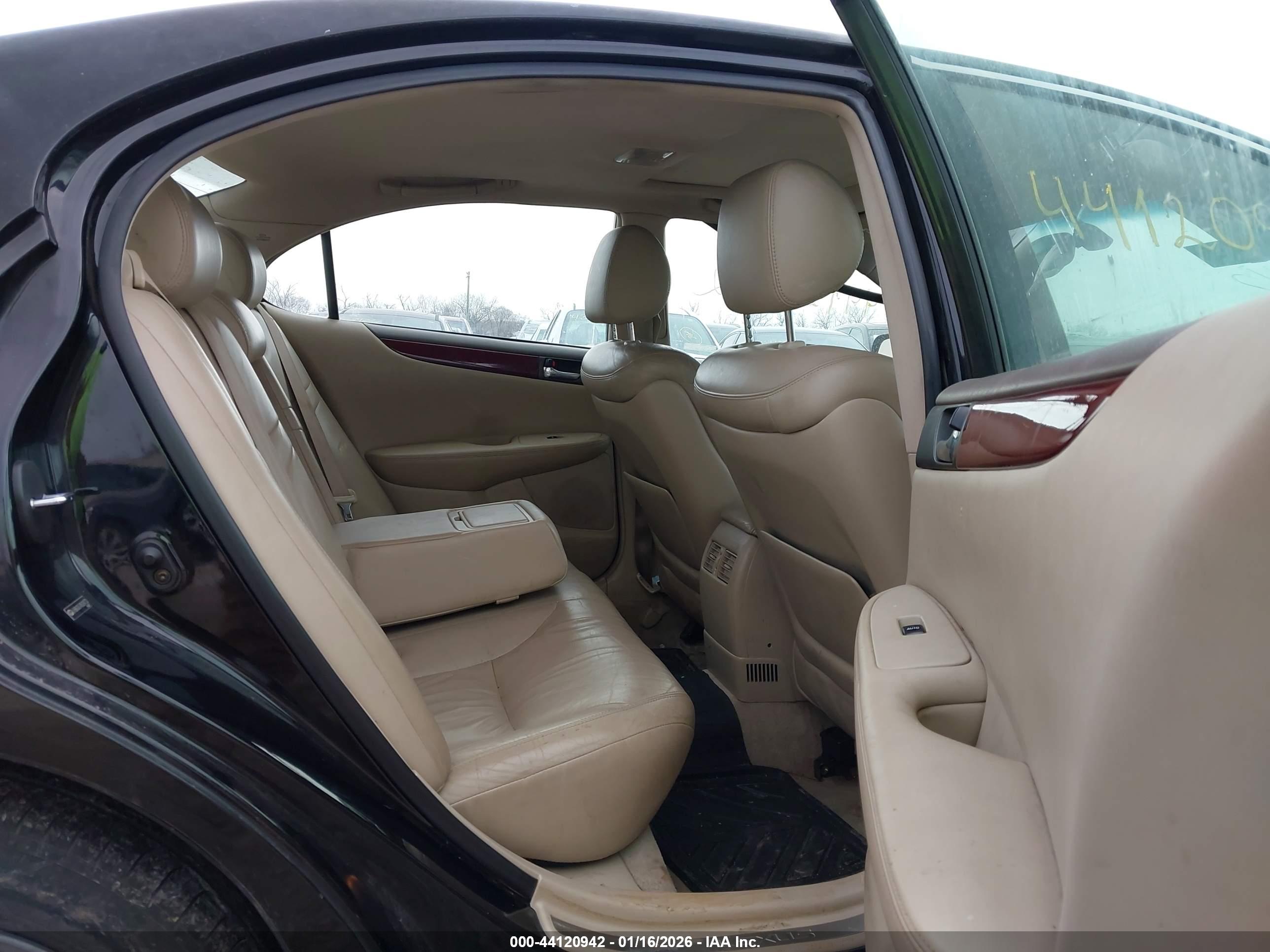 LEXUS ES image 8