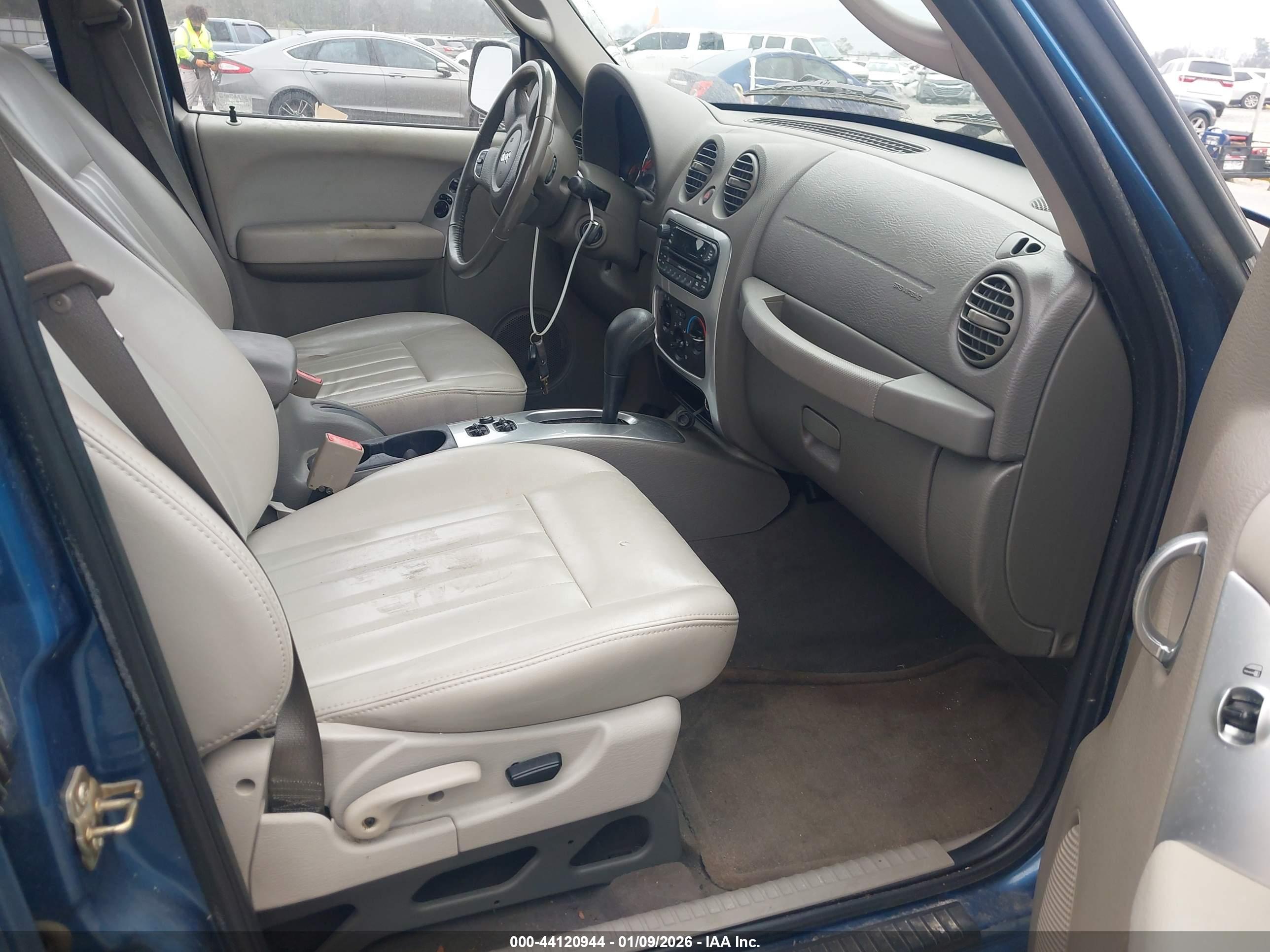 JEEP LIBERTY image 5