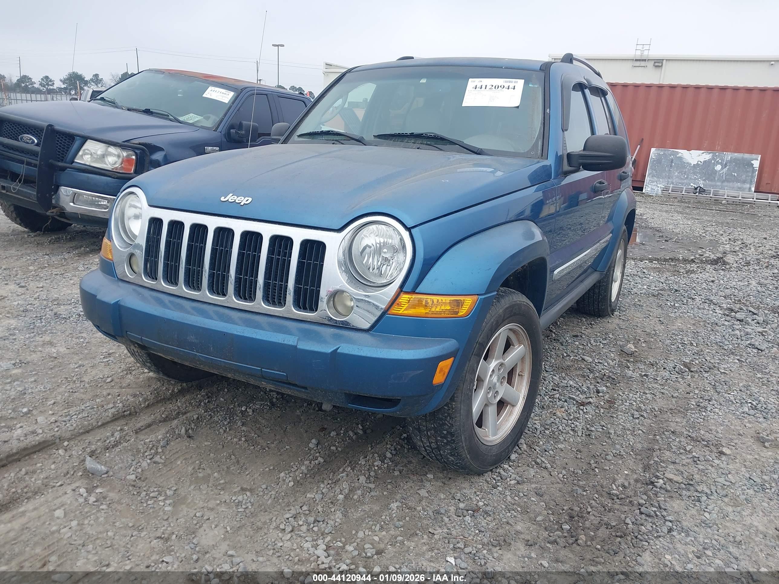 JEEP LIBERTY image 6