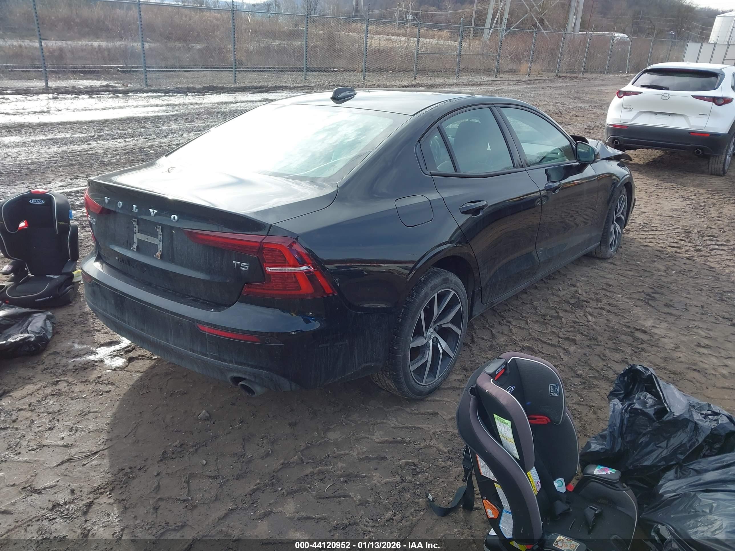 VOLVO S60 image 4