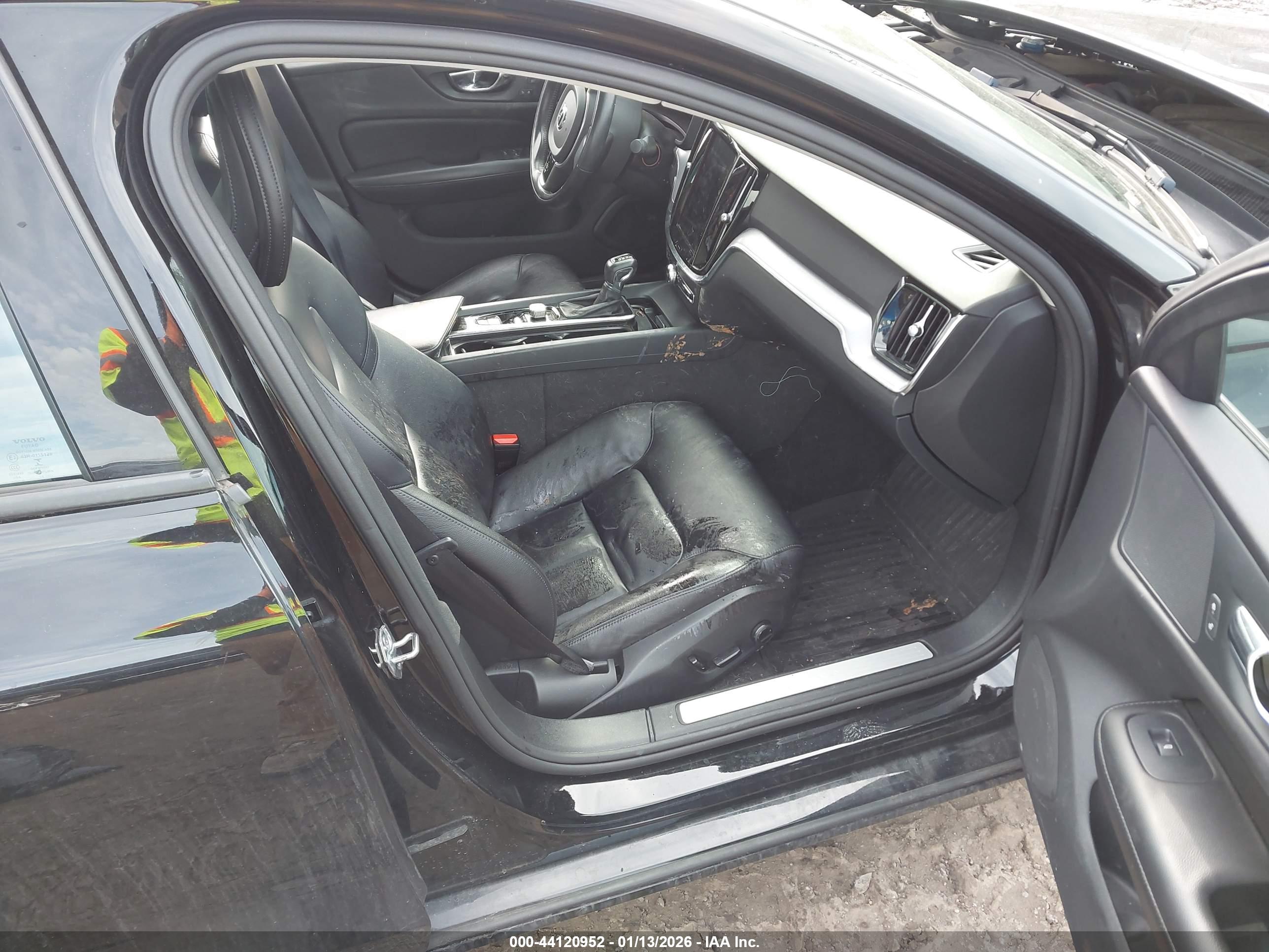VOLVO S60 image 5