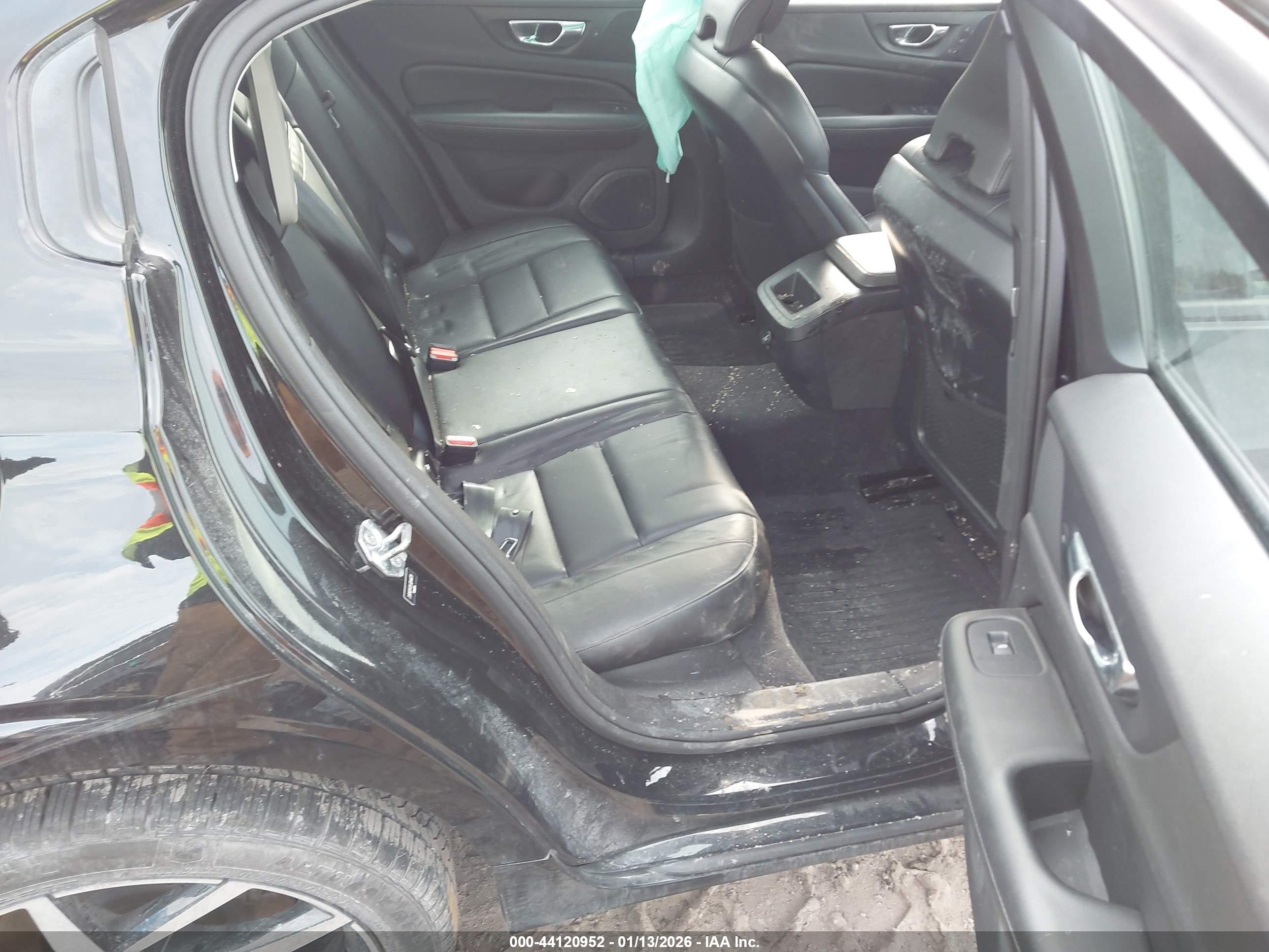 VOLVO S60 image 8