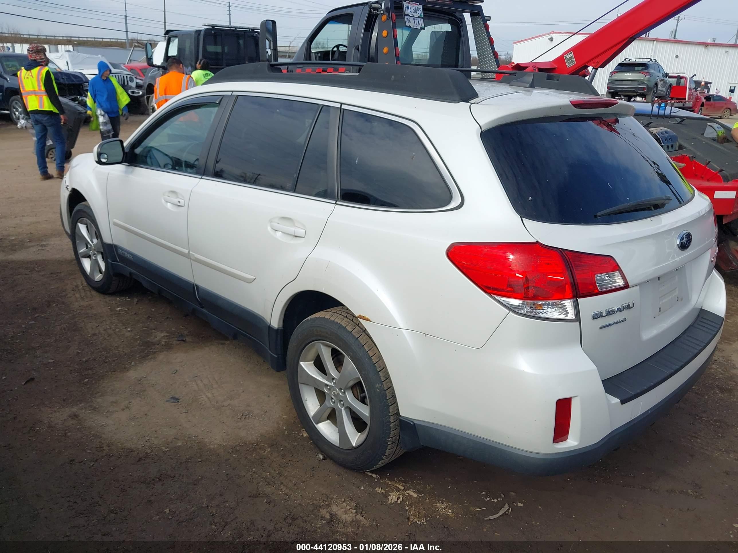 SUBARU OUTBACK image 3