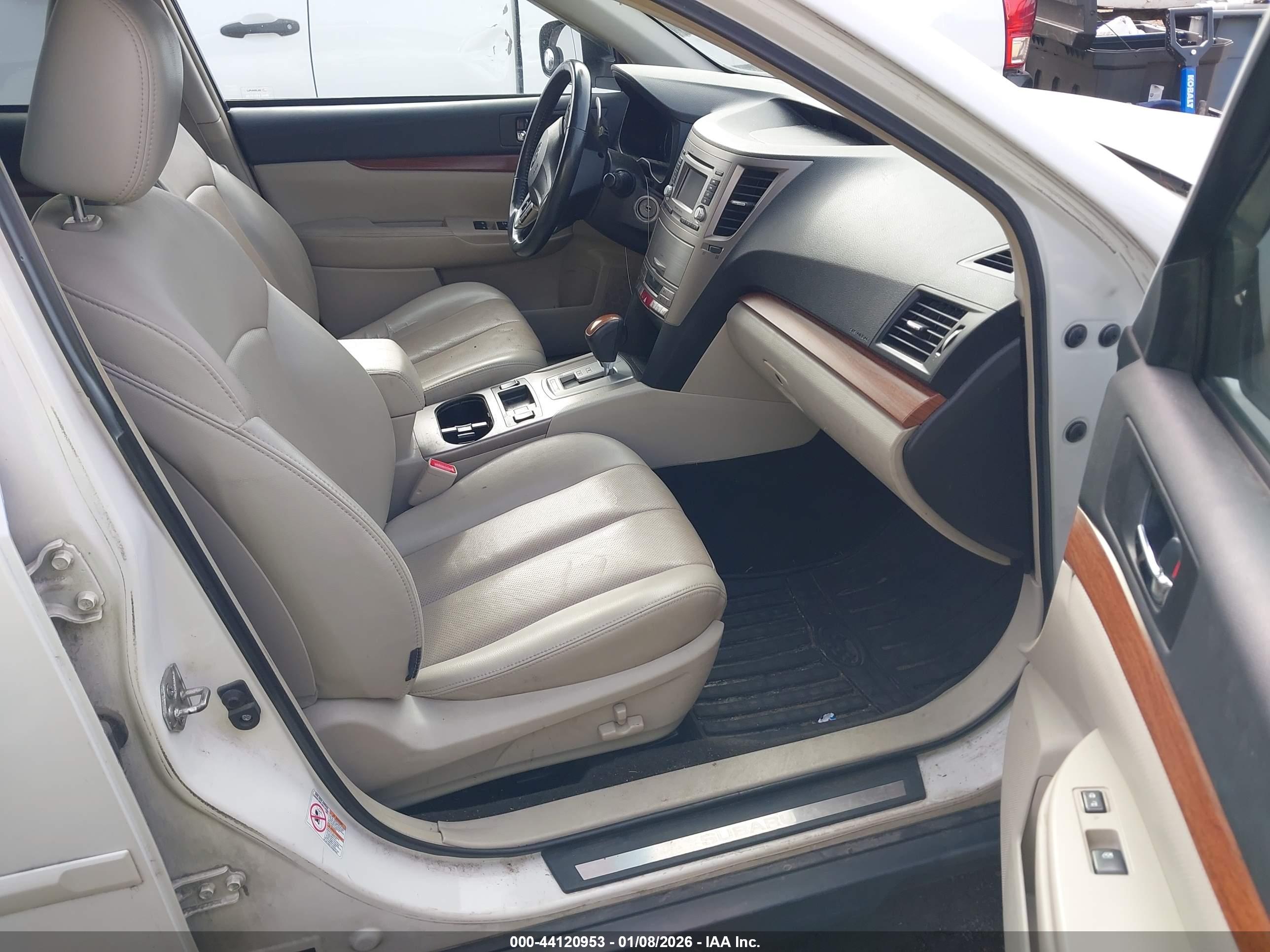 SUBARU OUTBACK image 5