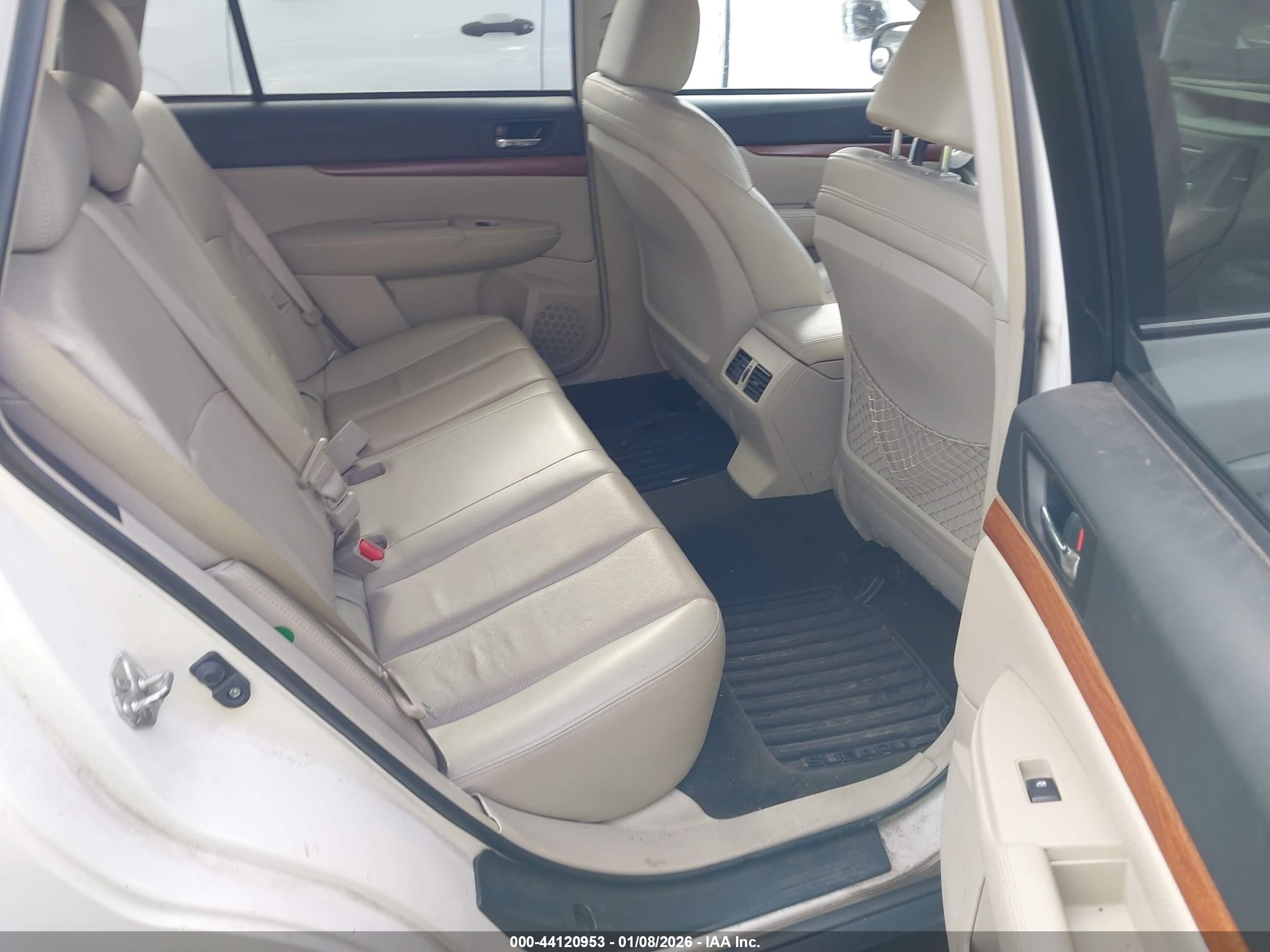 SUBARU OUTBACK image 8