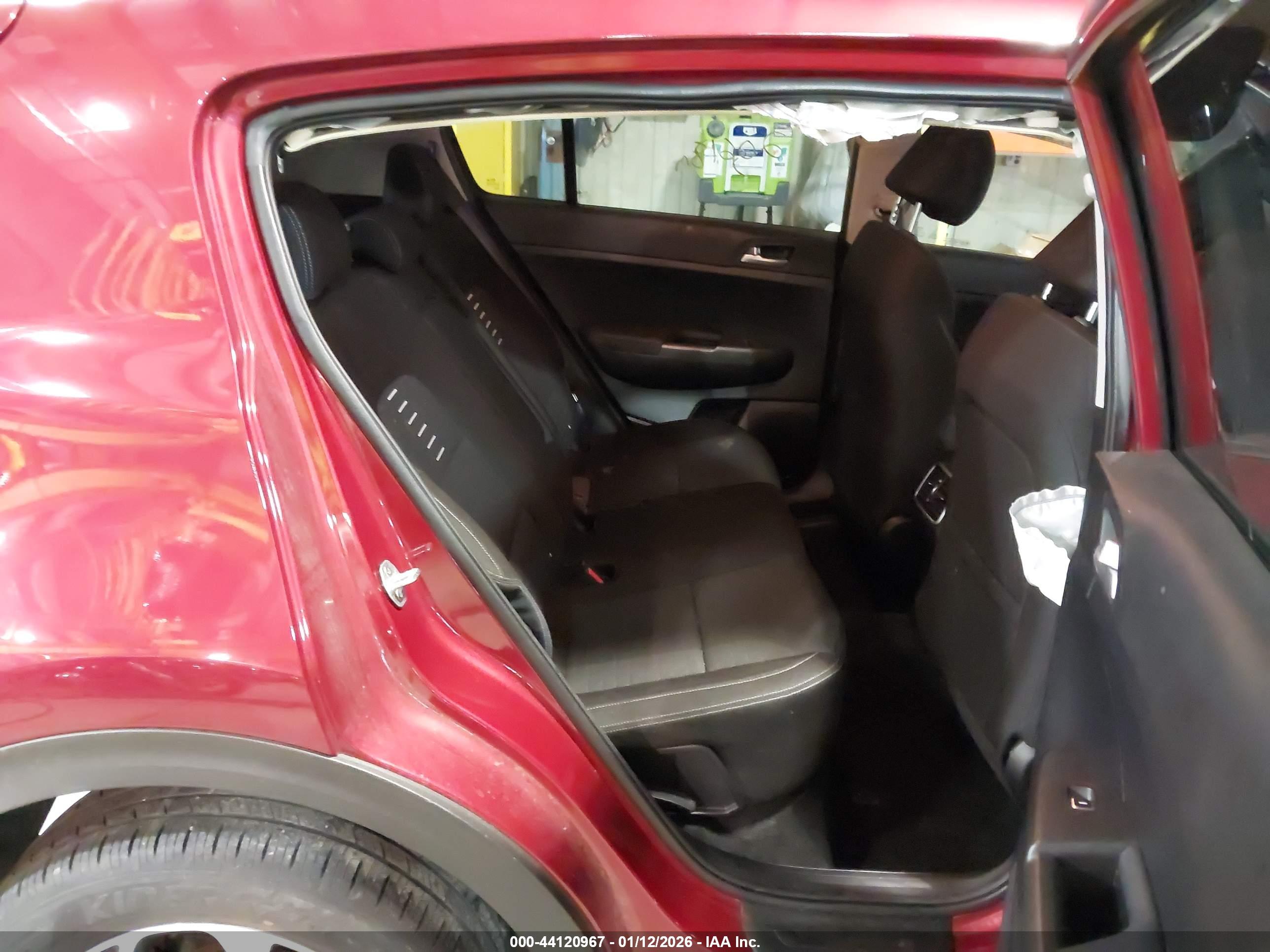 KIA SPORTAGE image 8