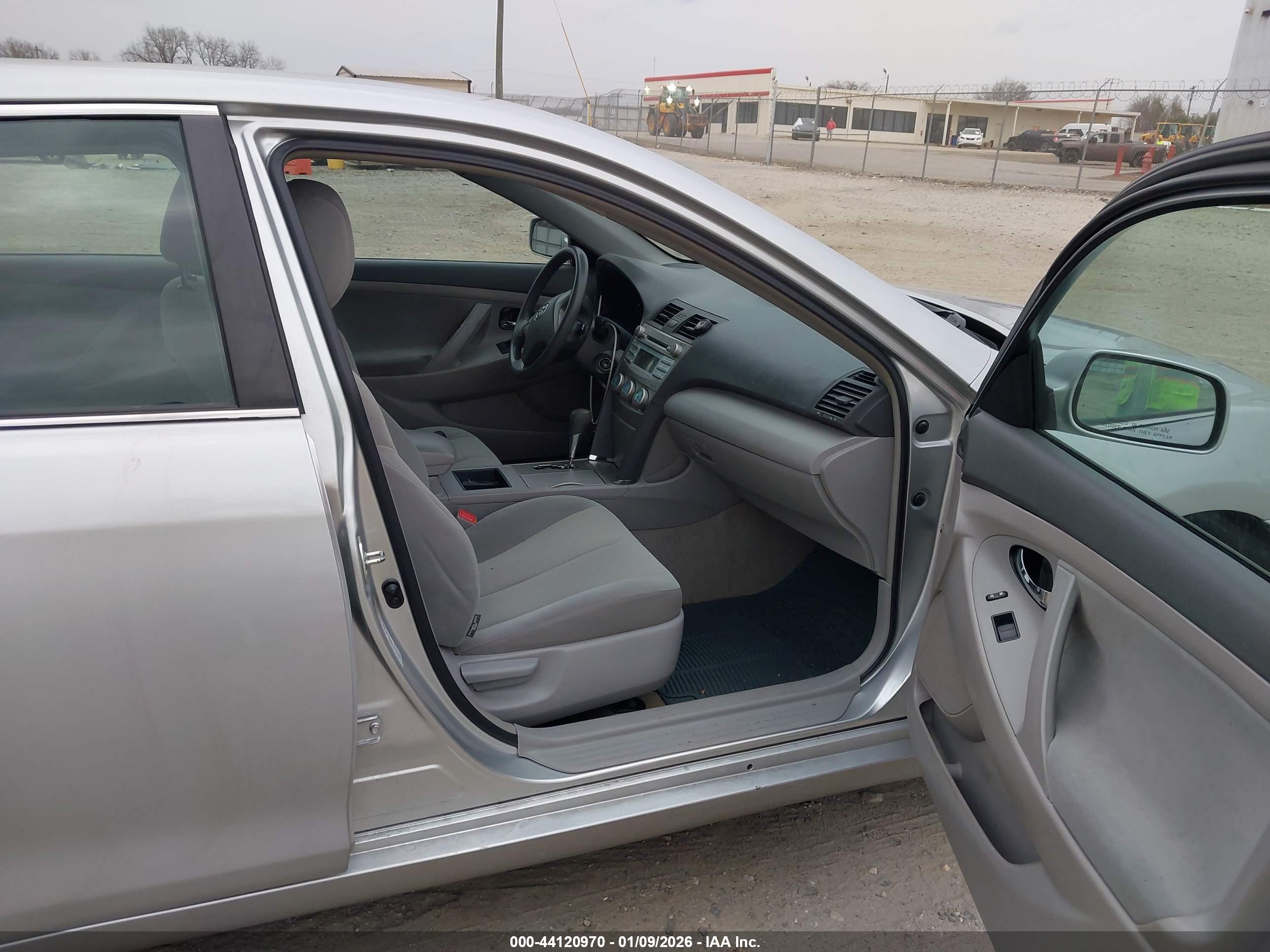TOYOTA CAMRY image 5