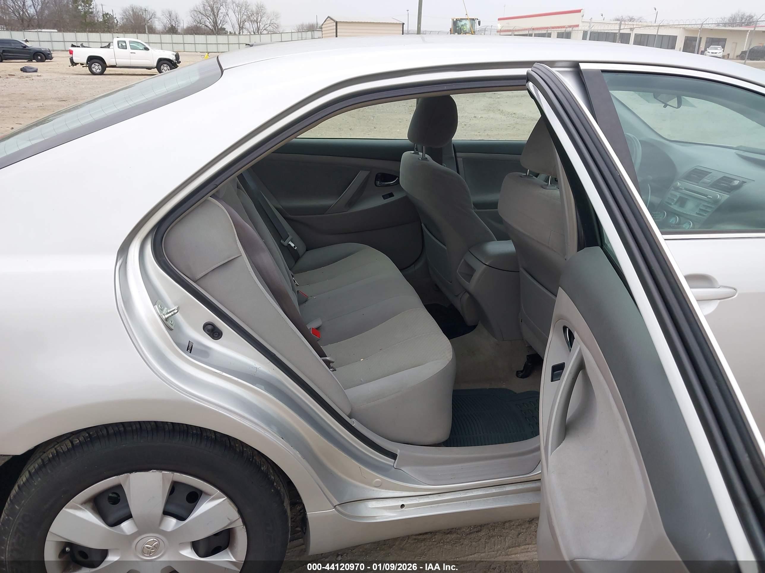 TOYOTA CAMRY image 8