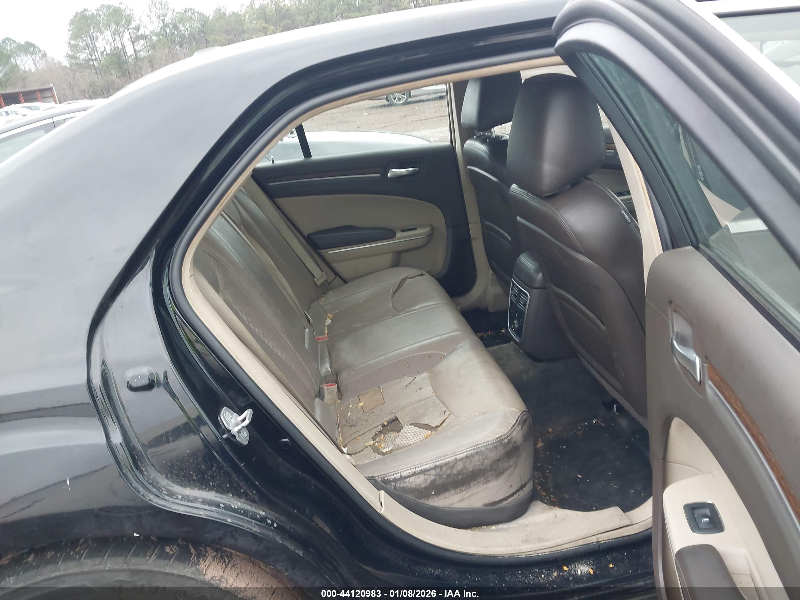 CHRYSLER 300C image 8