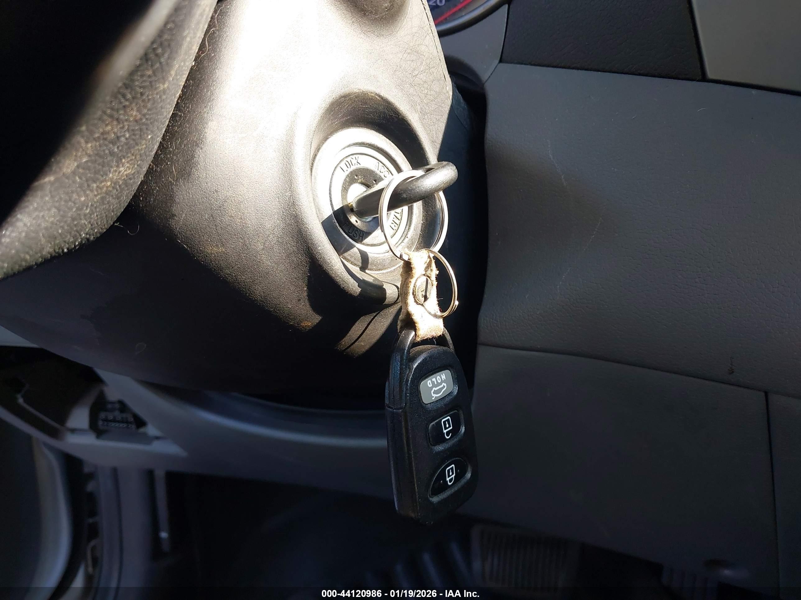 HYUNDAI ELANTRA image 11