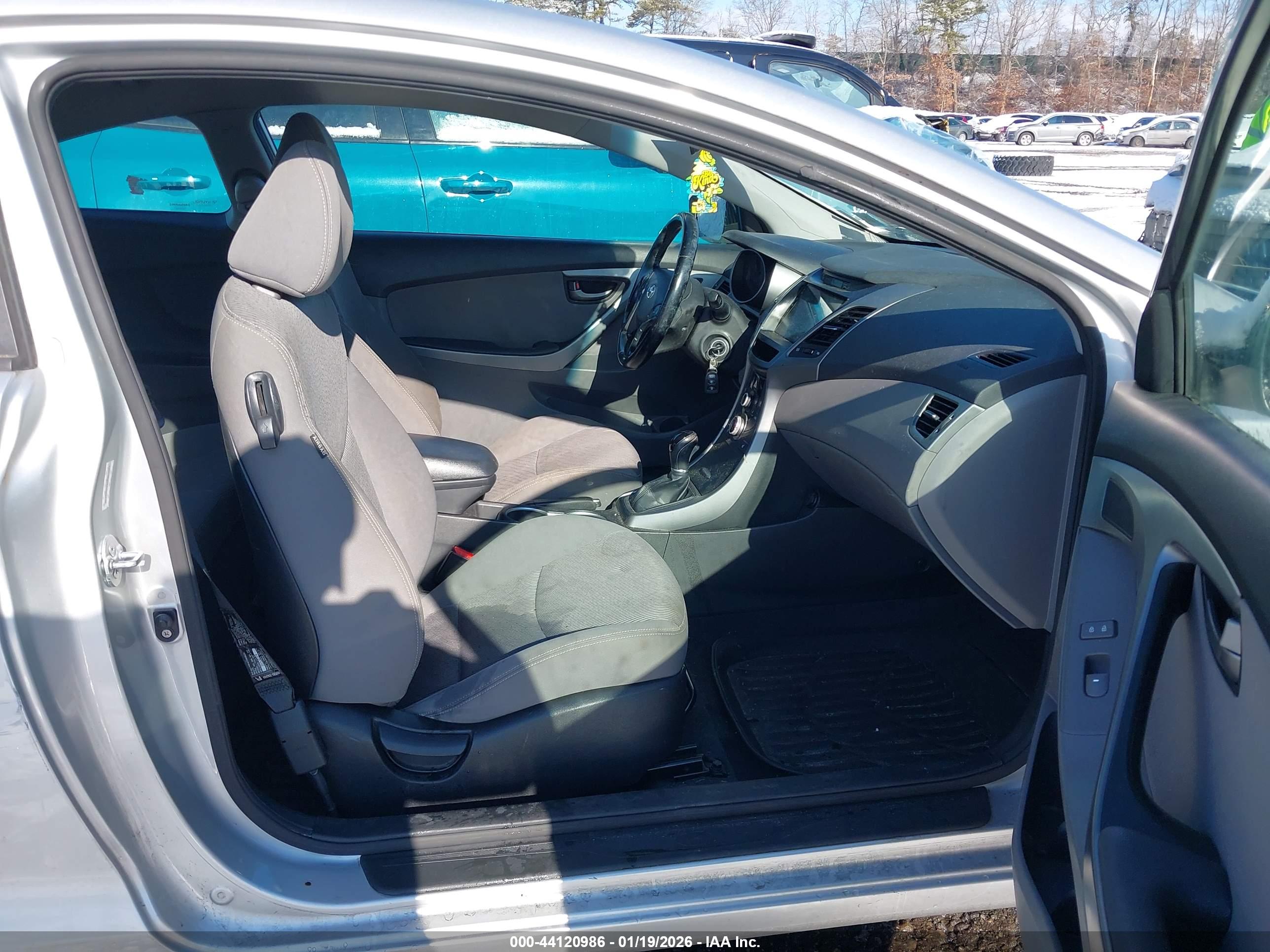 HYUNDAI ELANTRA image 5