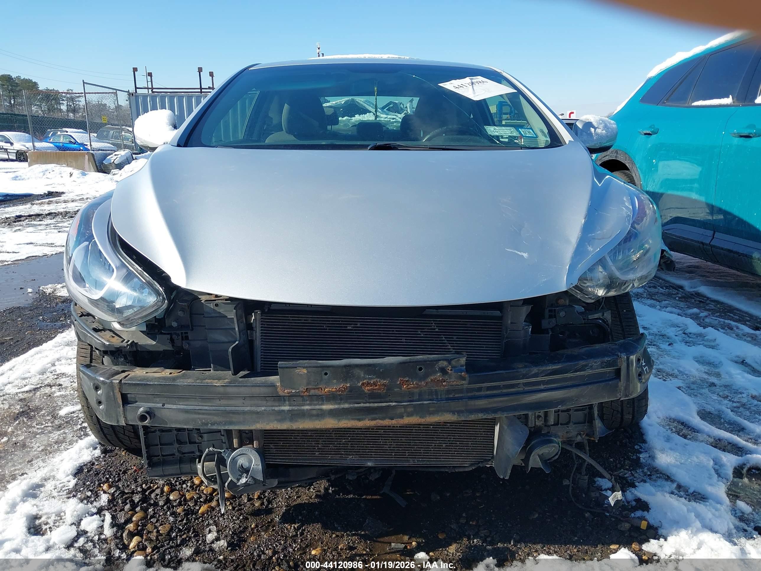 HYUNDAI ELANTRA image 6