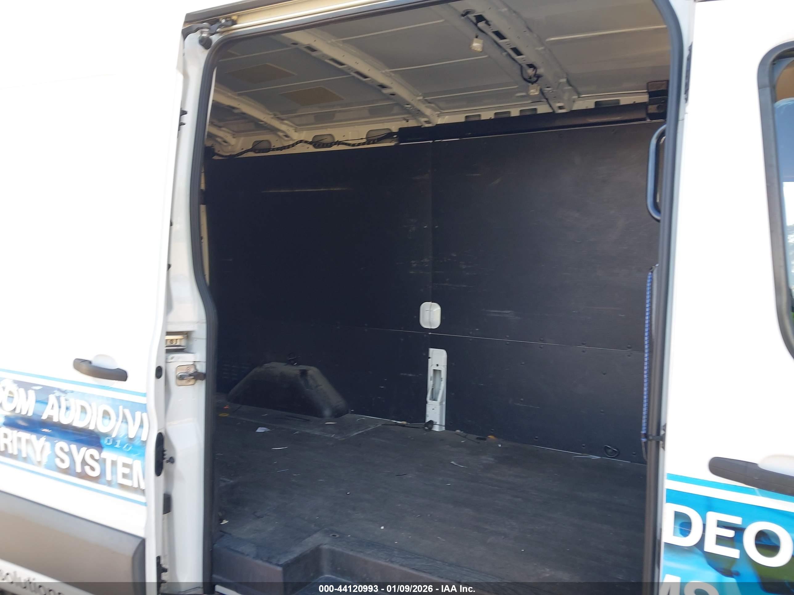 FORD TRANSIT-250 image 8