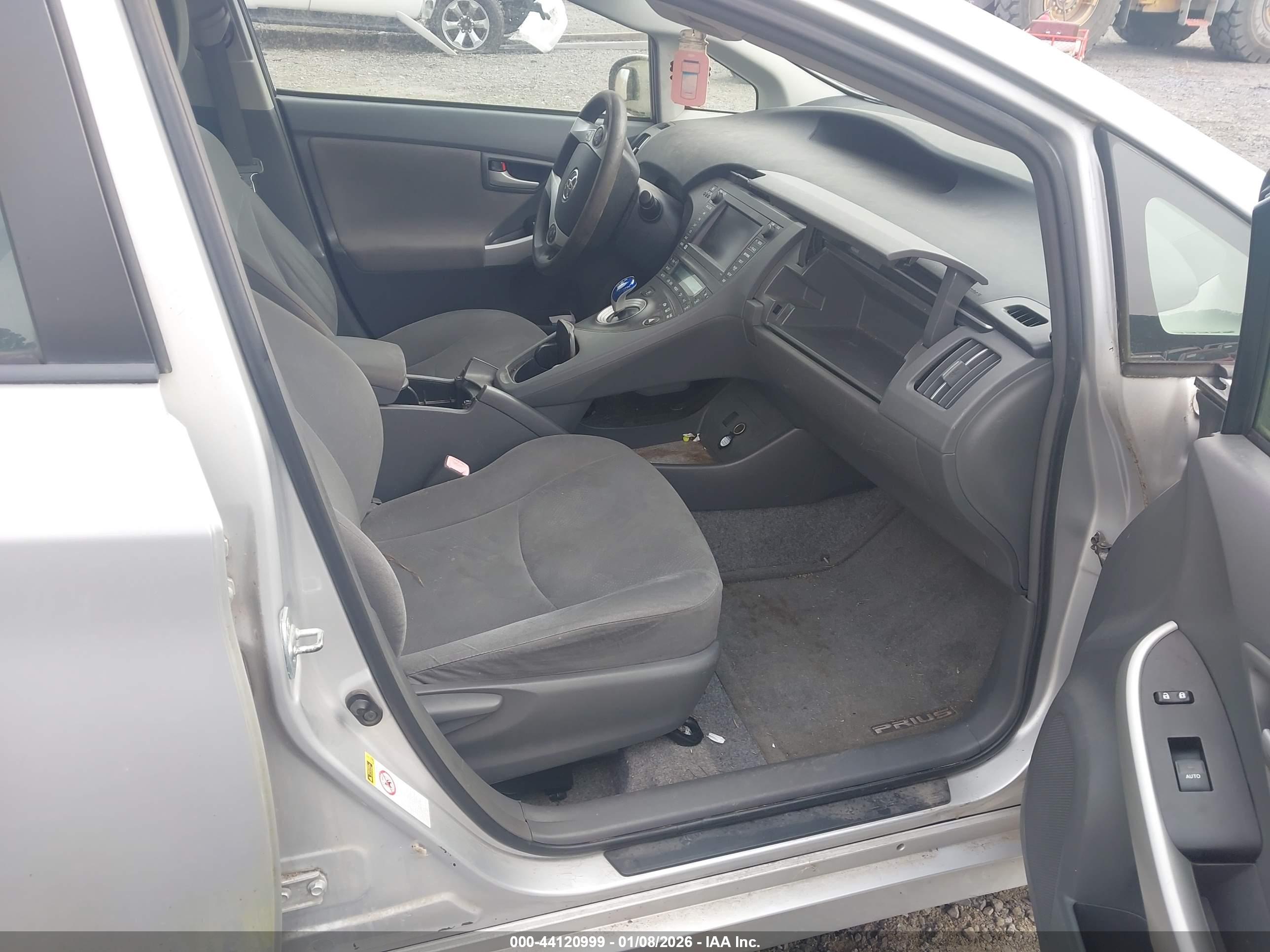 TOYOTA PRIUS image 5