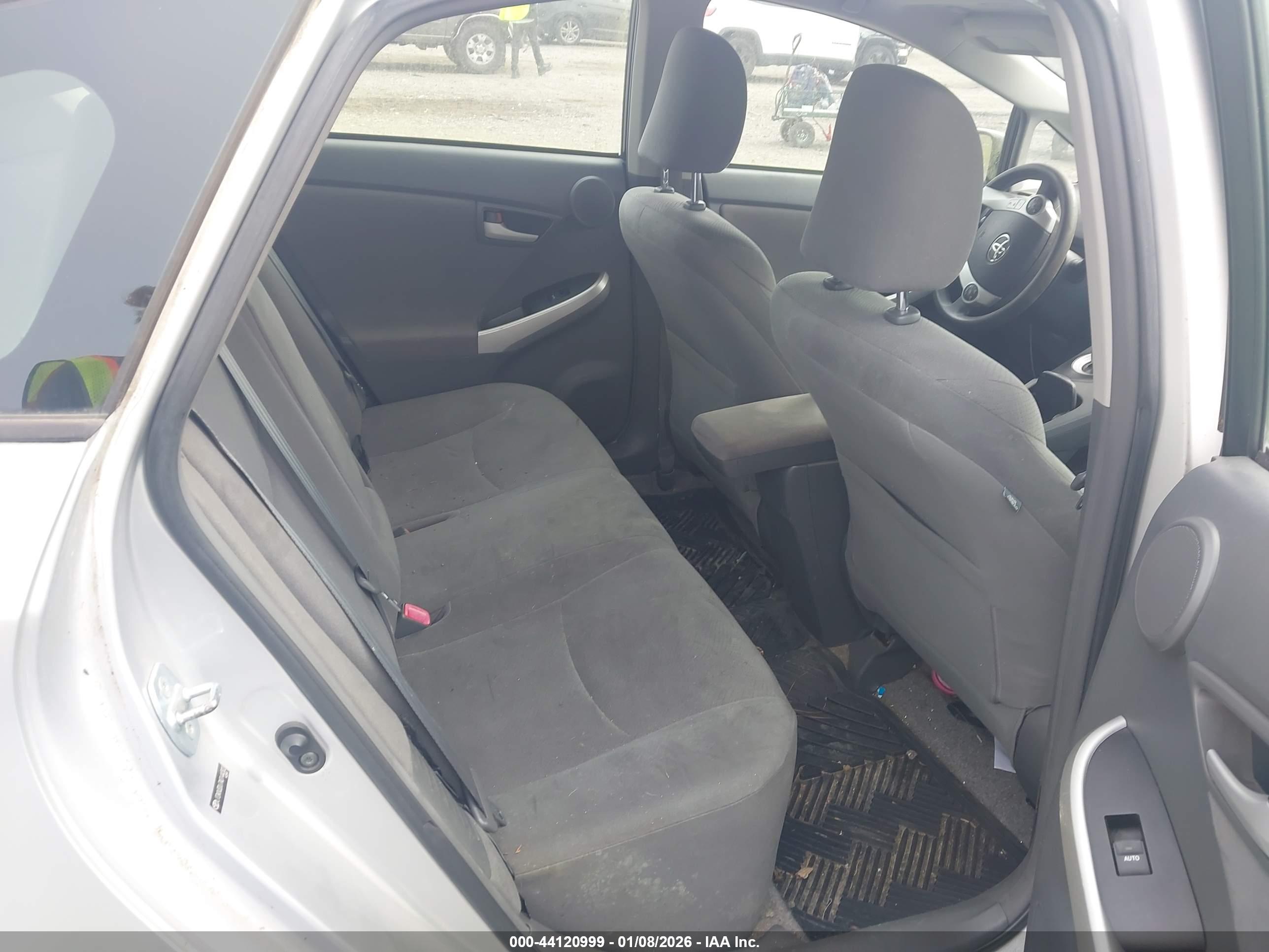 TOYOTA PRIUS image 8