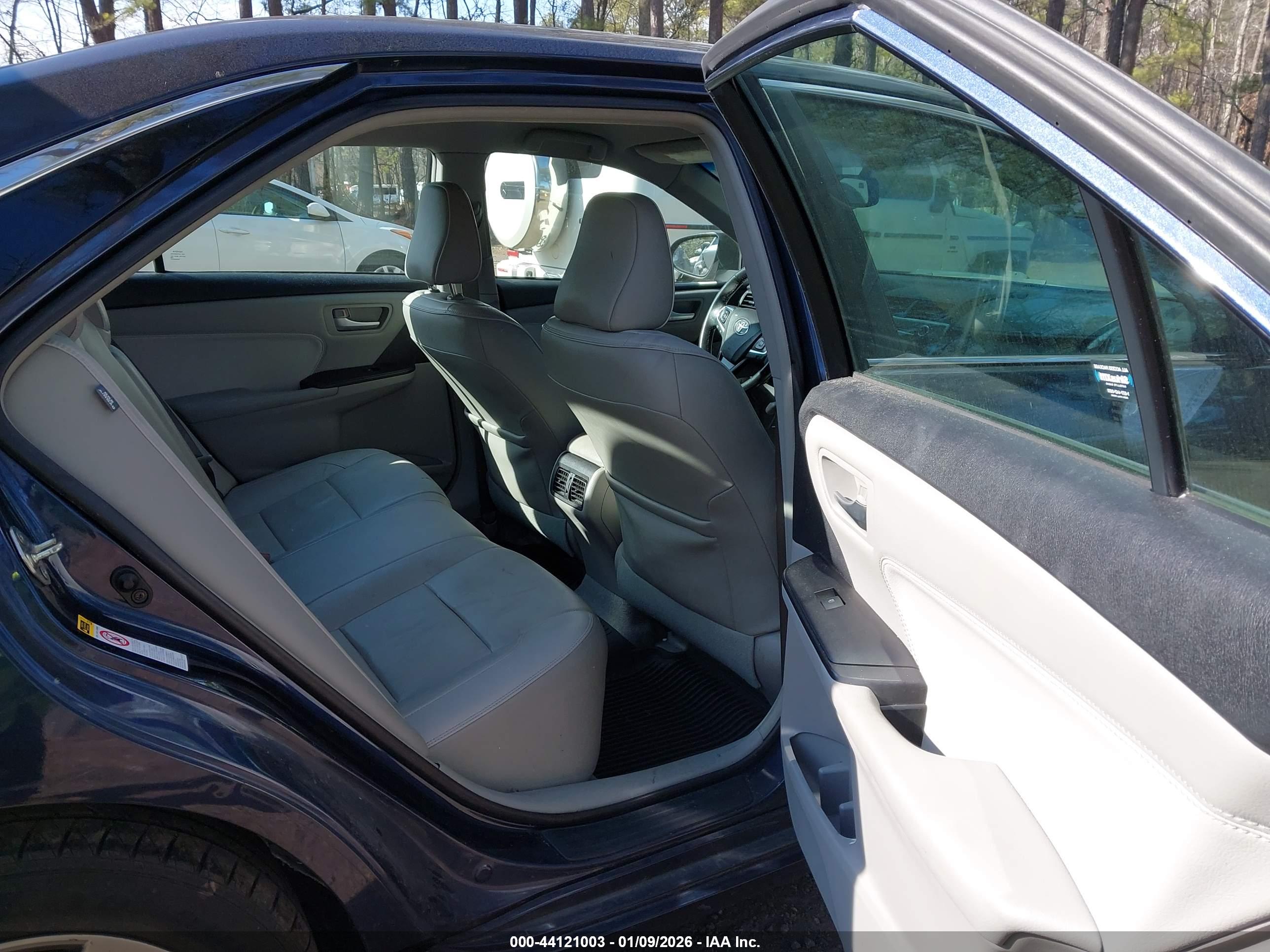 TOYOTA CAMRY image 8