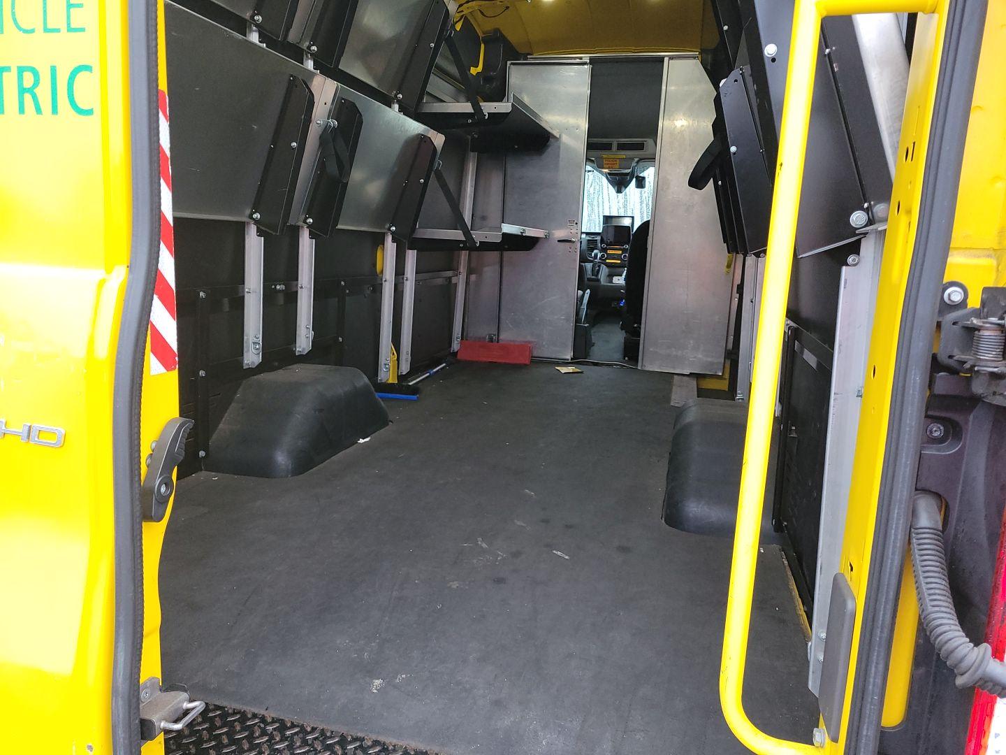 FORD TRANSIT-350 image 3