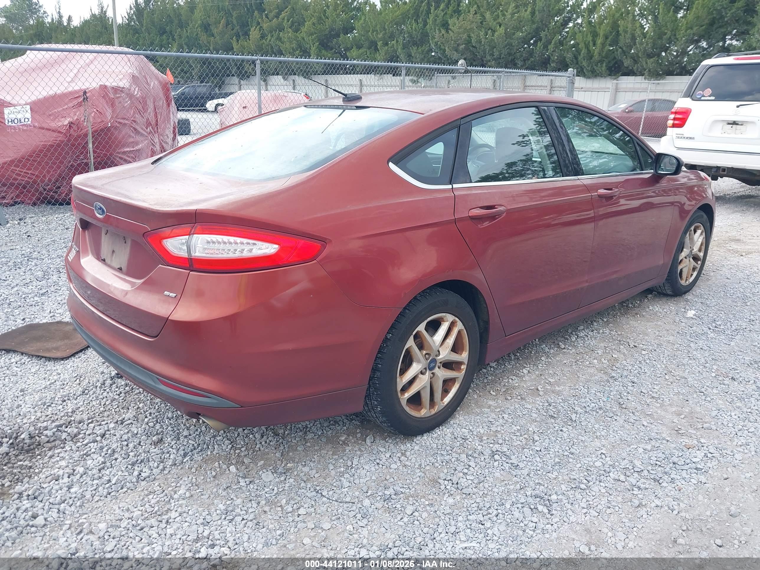 FORD FUSION image 4