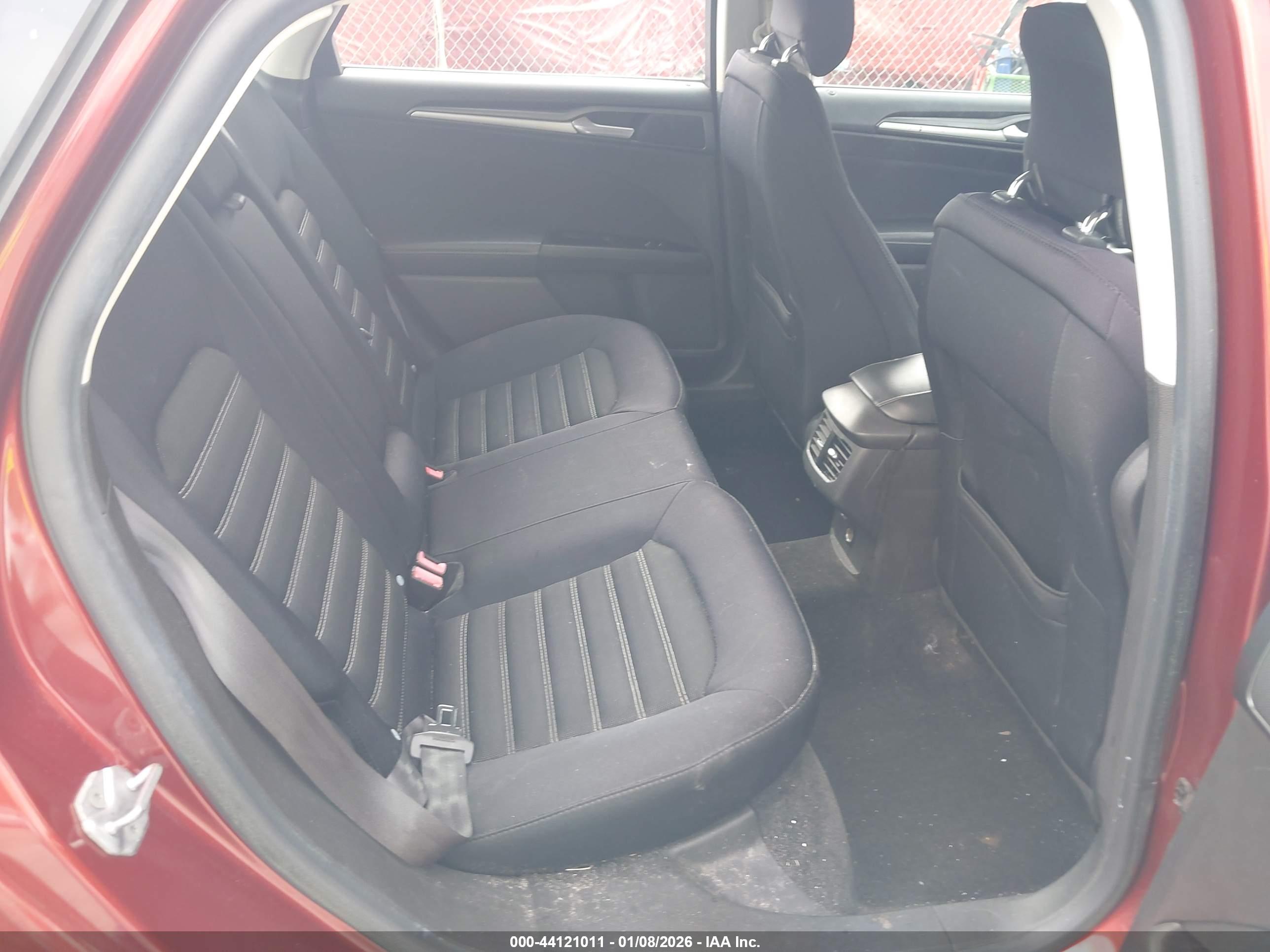 FORD FUSION image 8