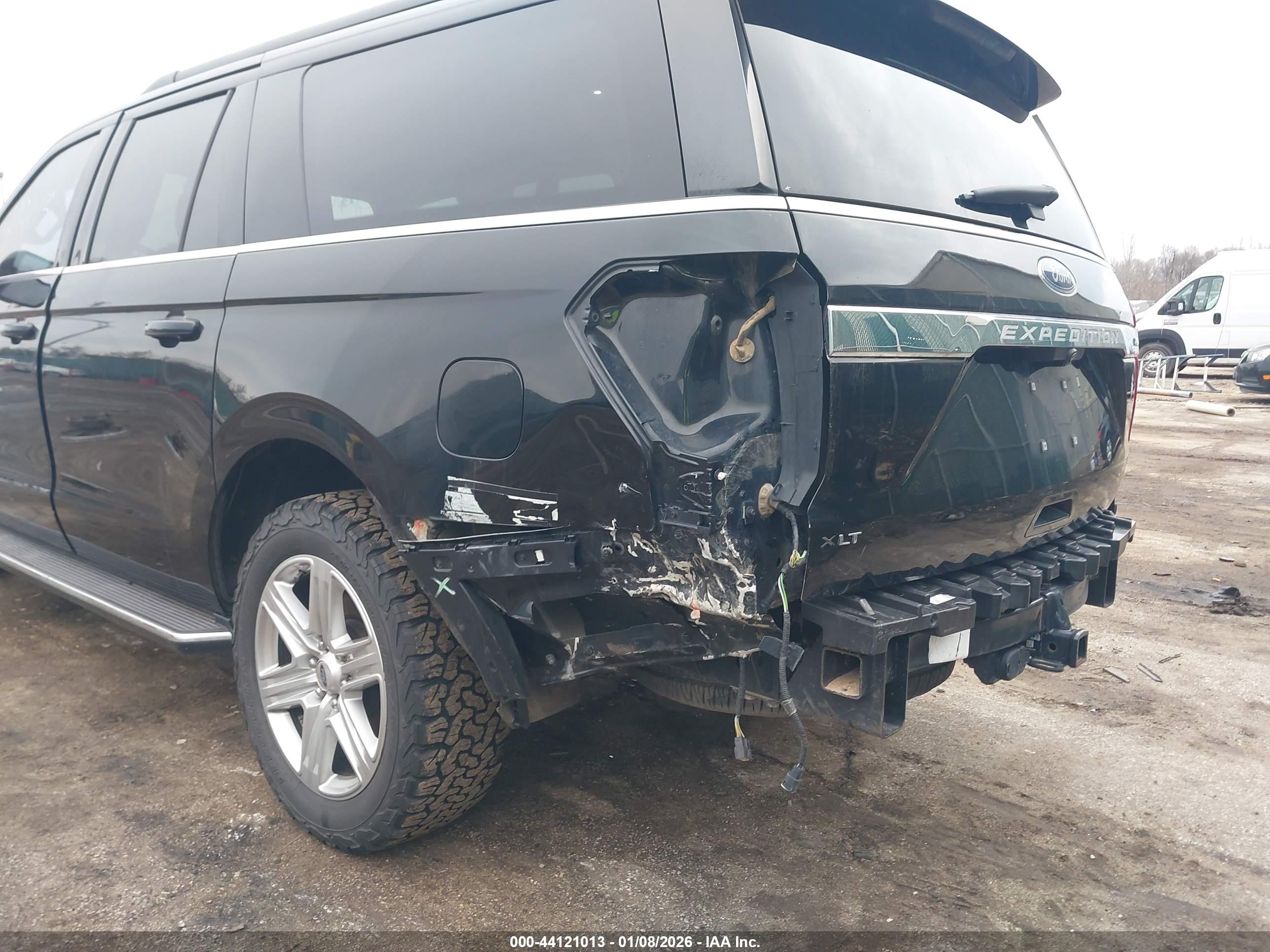FORD EXPEDITION image 6