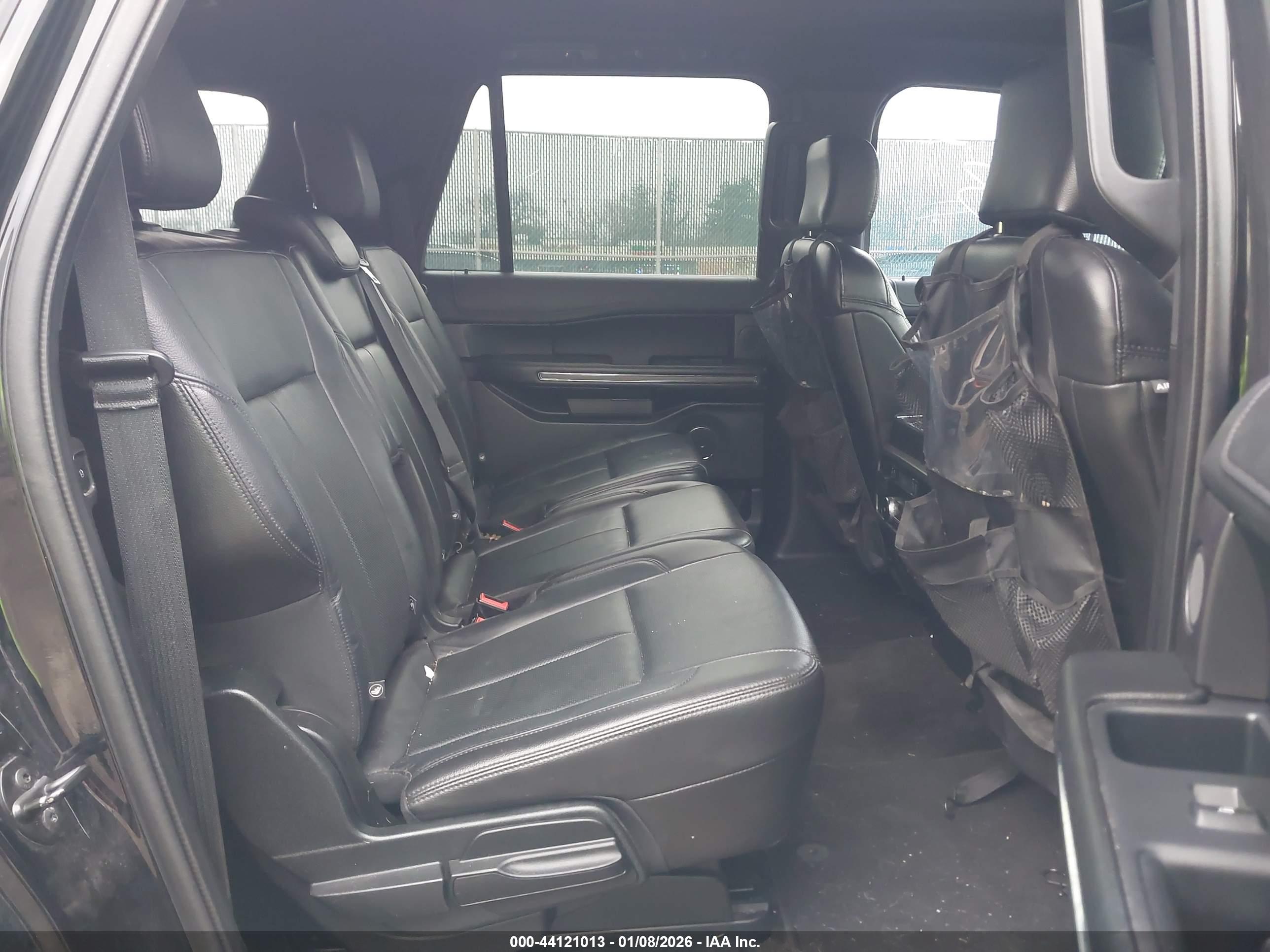 FORD EXPEDITION image 8