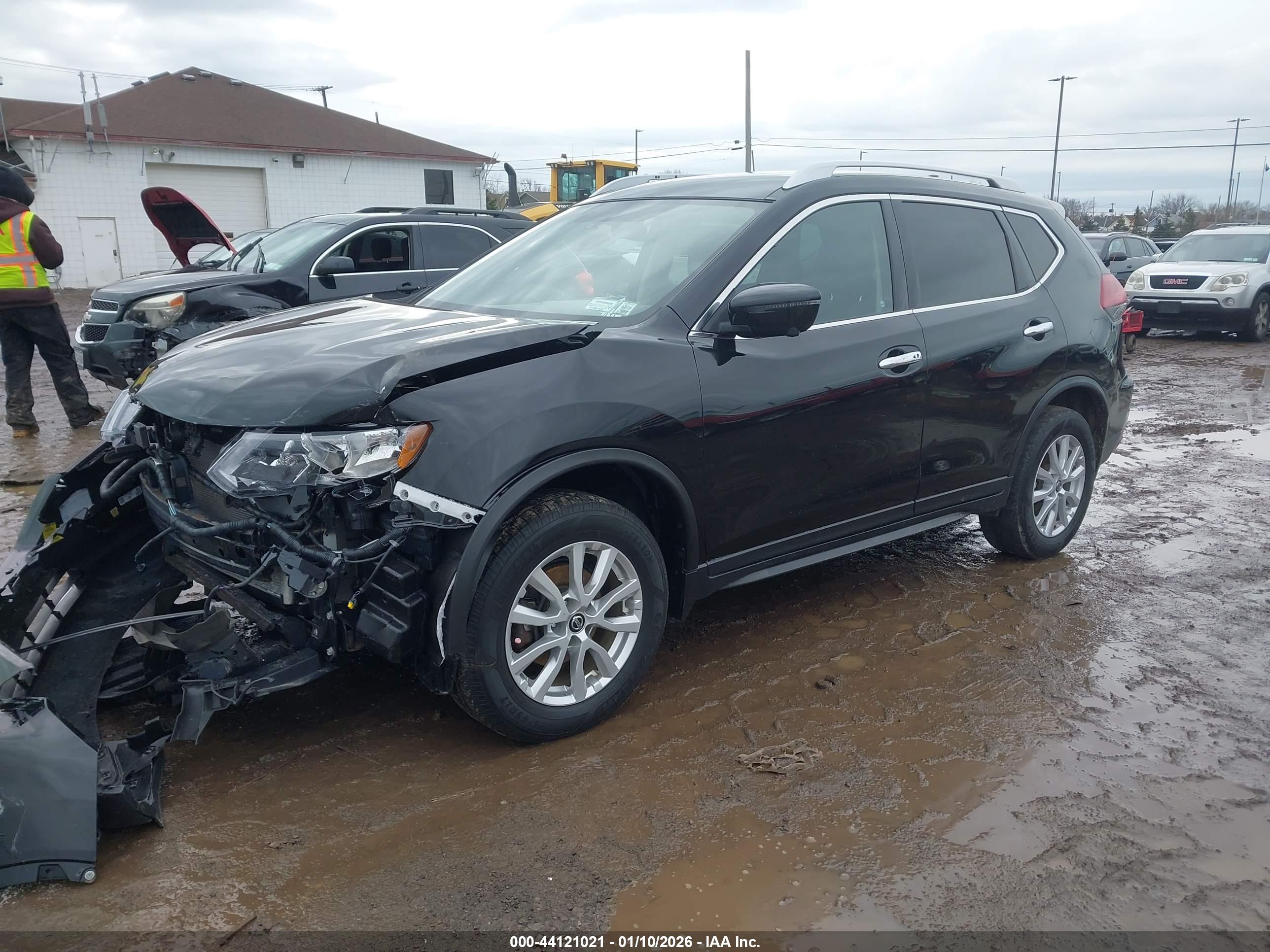 NISSAN ROGUE image 2