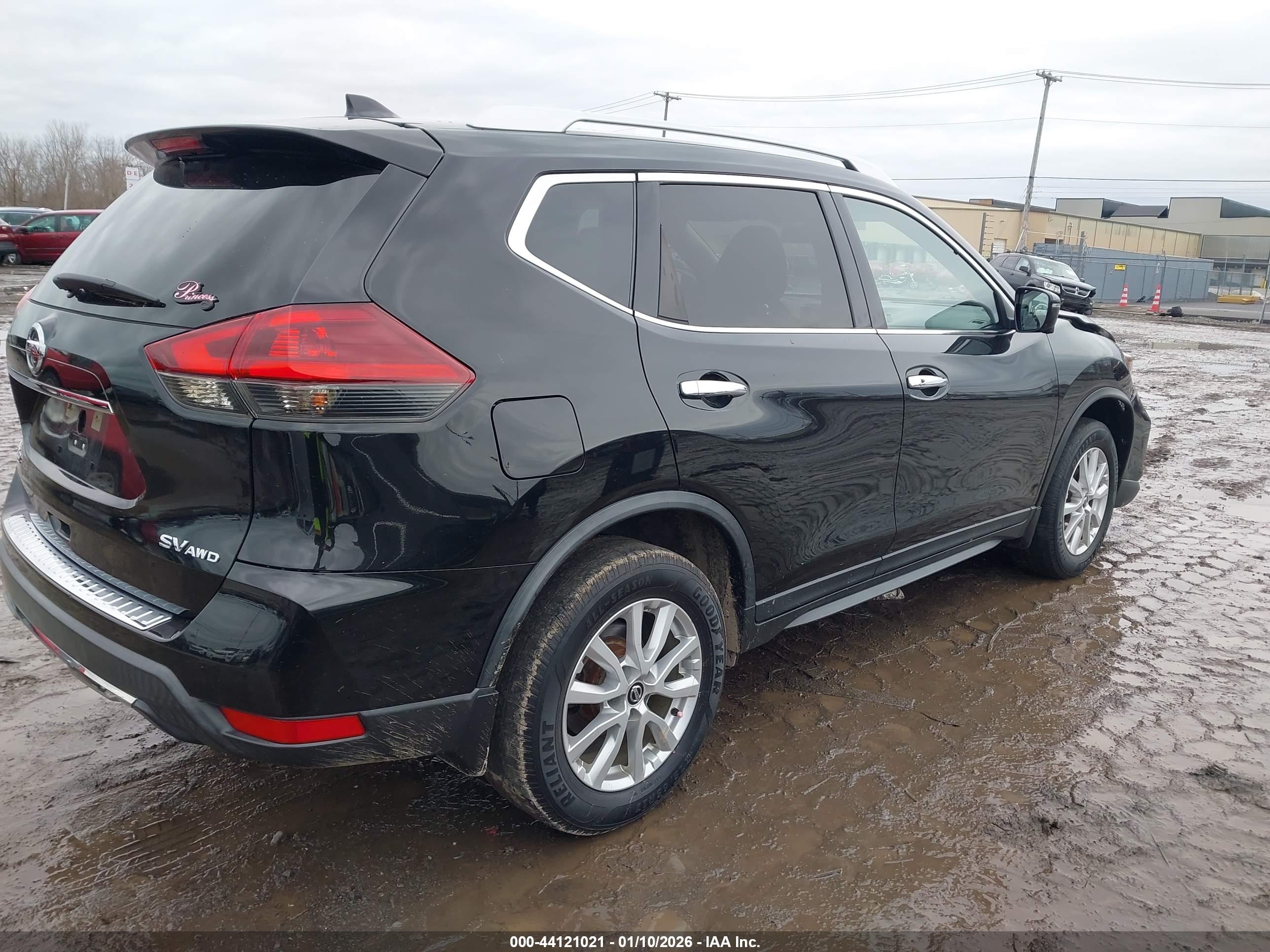NISSAN ROGUE image 4