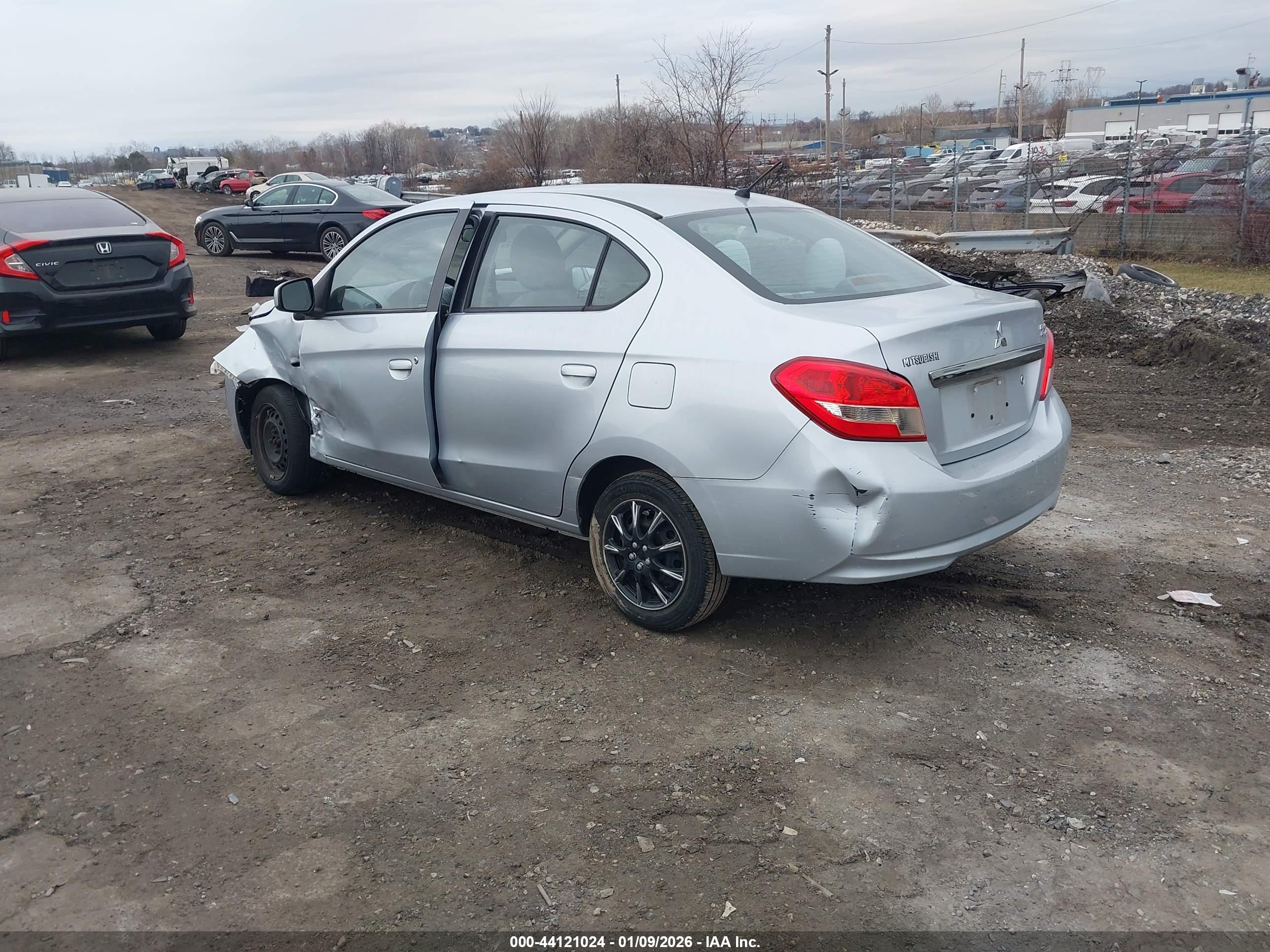 MITSUBISHI MIRAGE image 3