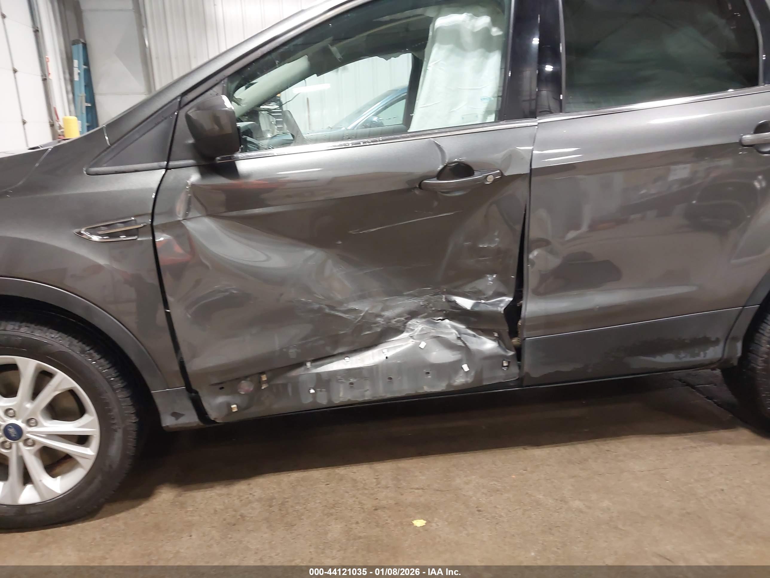 FORD ESCAPE image 6