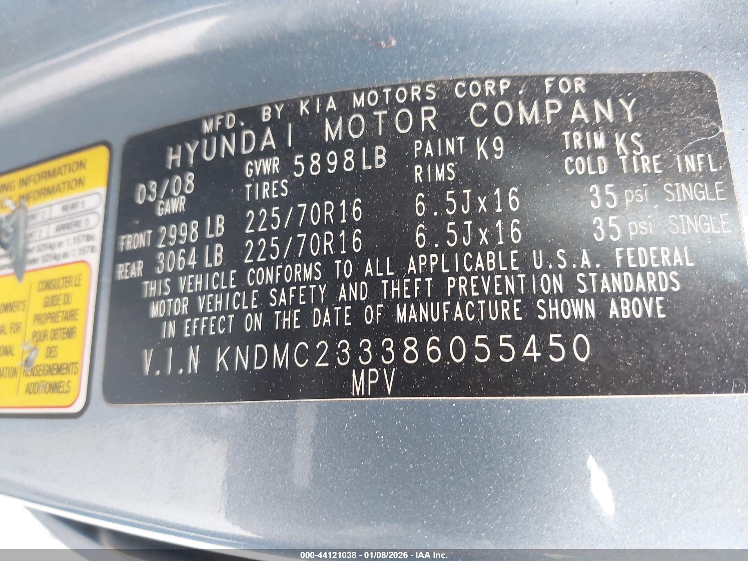 HYUNDAI ENTOURAGE image 9