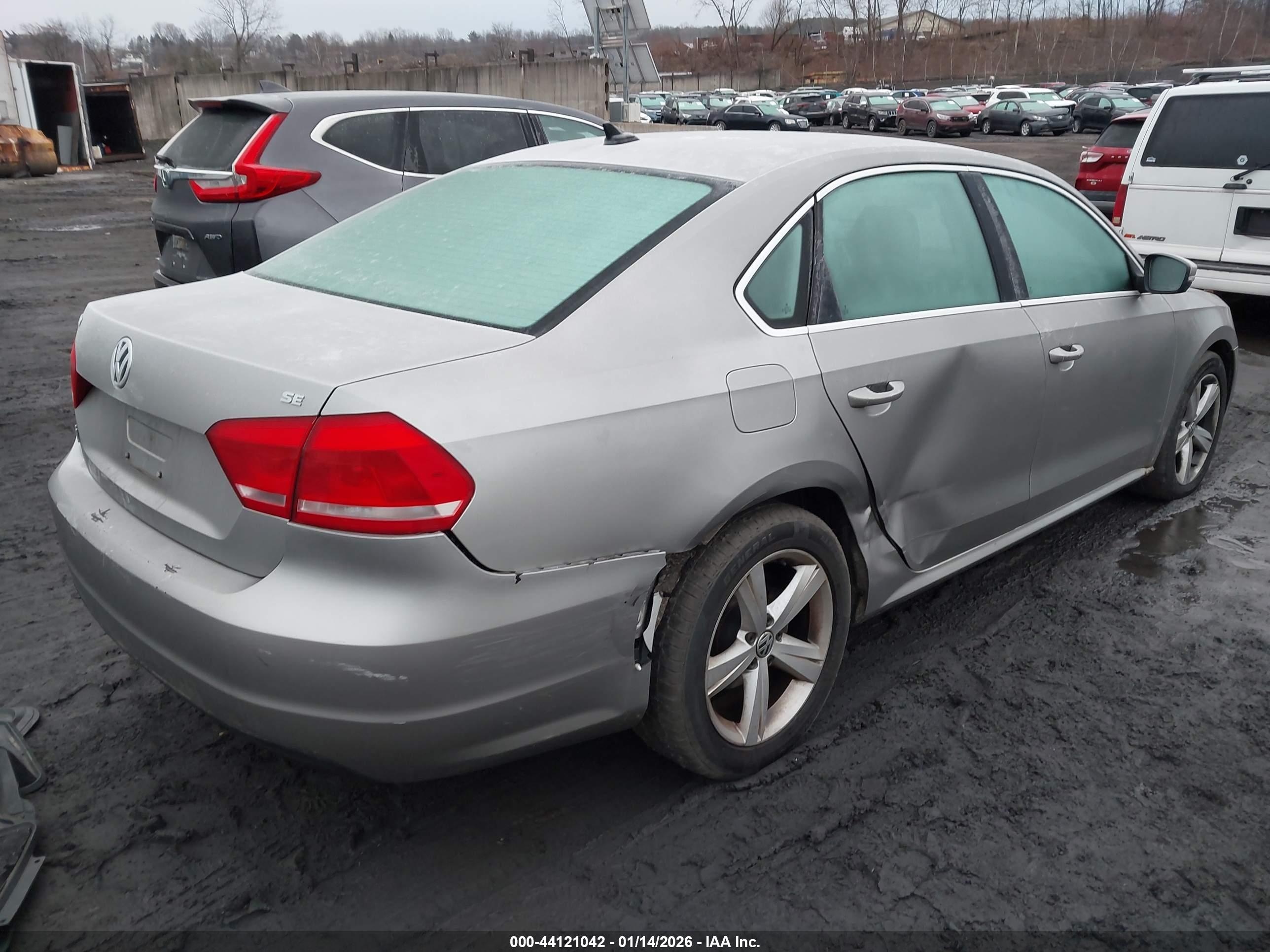 VOLKSWAGEN PASSAT image 4
