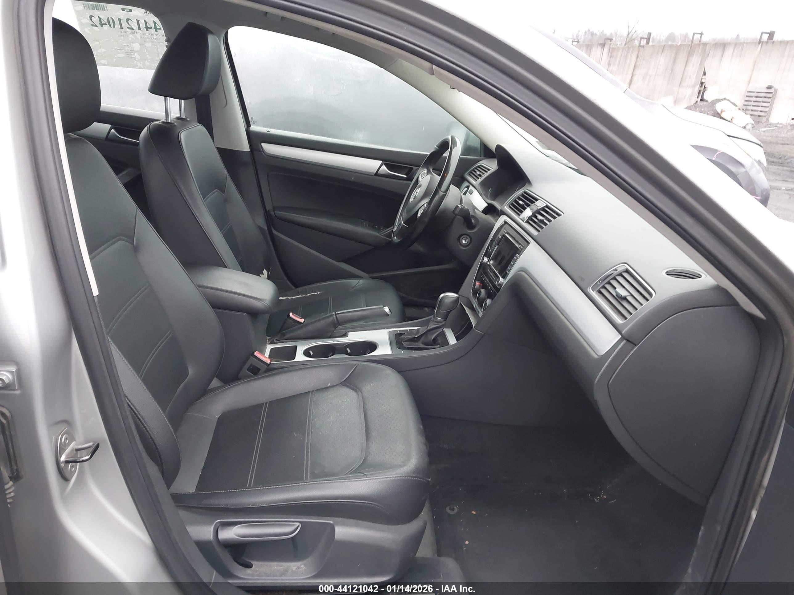 VOLKSWAGEN PASSAT image 5
