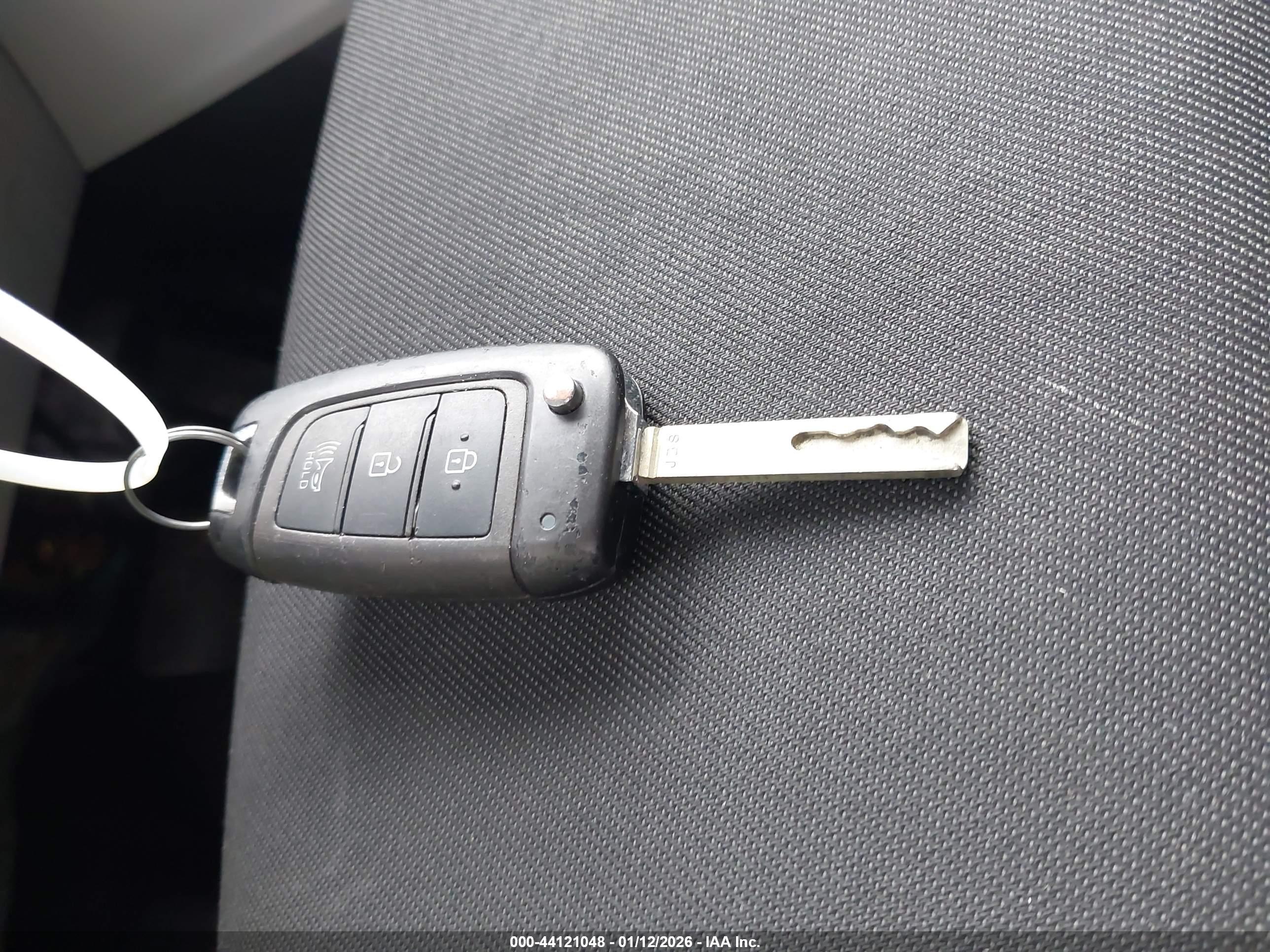 HYUNDAI TUCSON image 11
