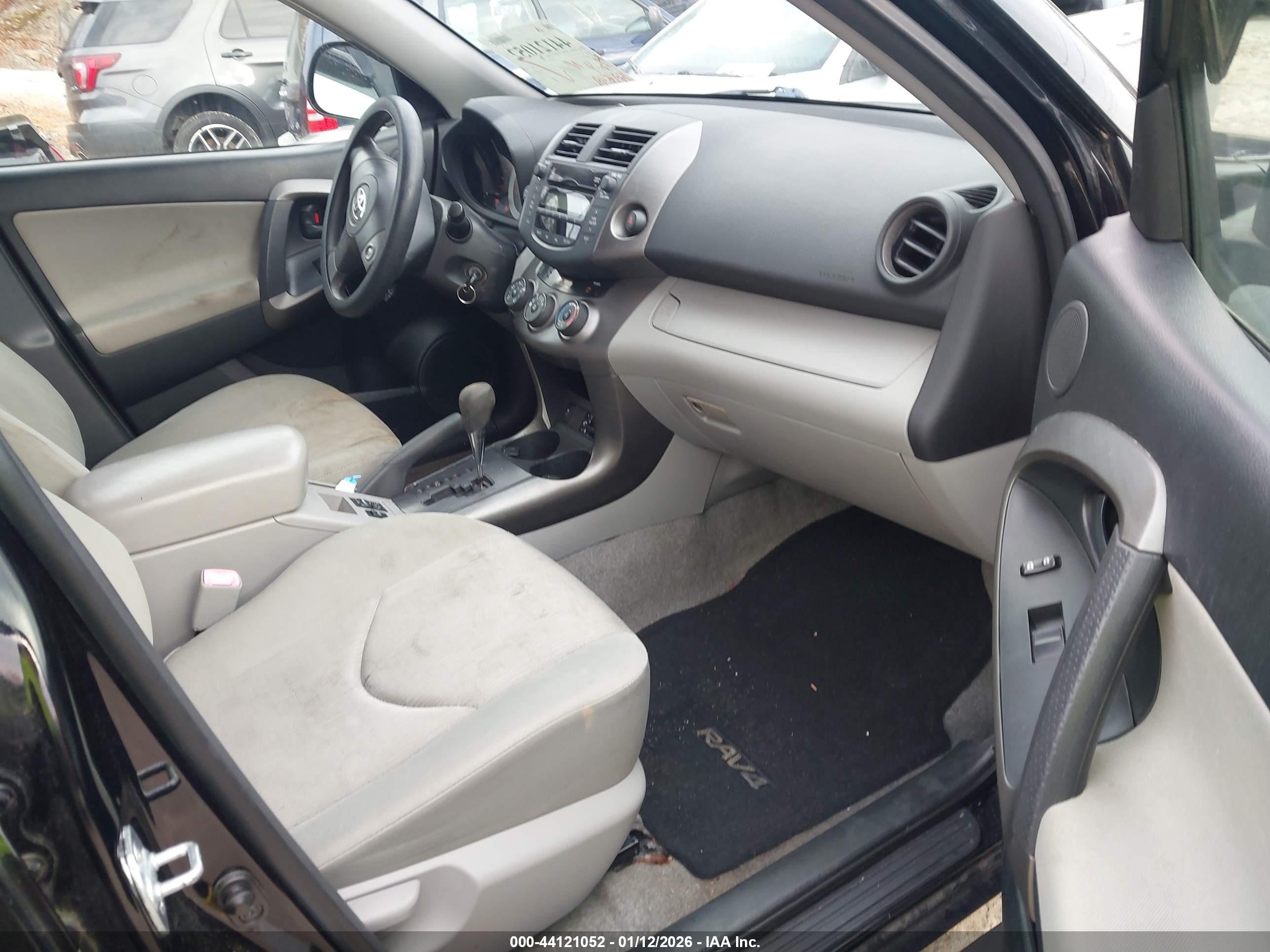 TOYOTA RAV4 image 5