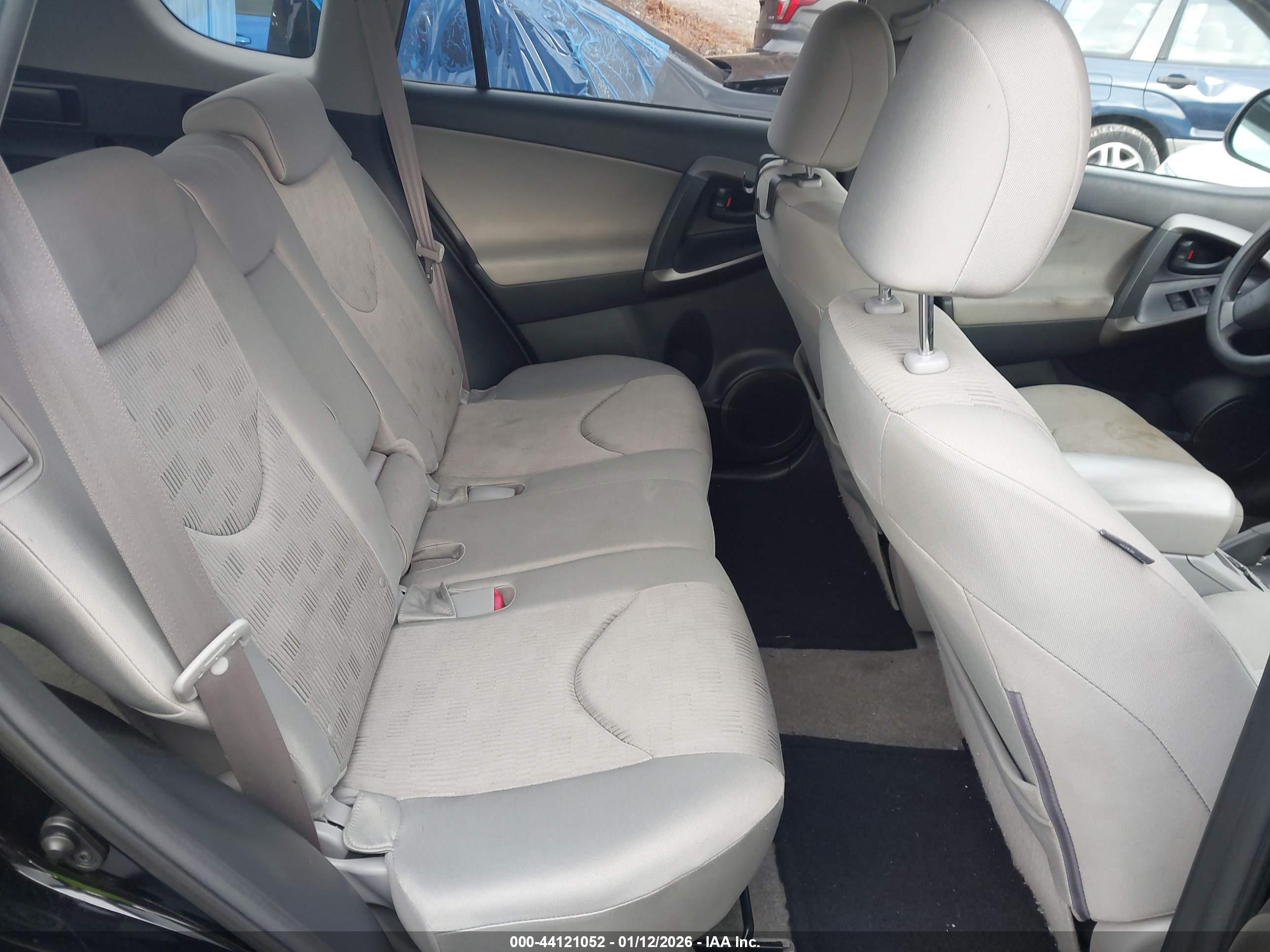 TOYOTA RAV4 image 8