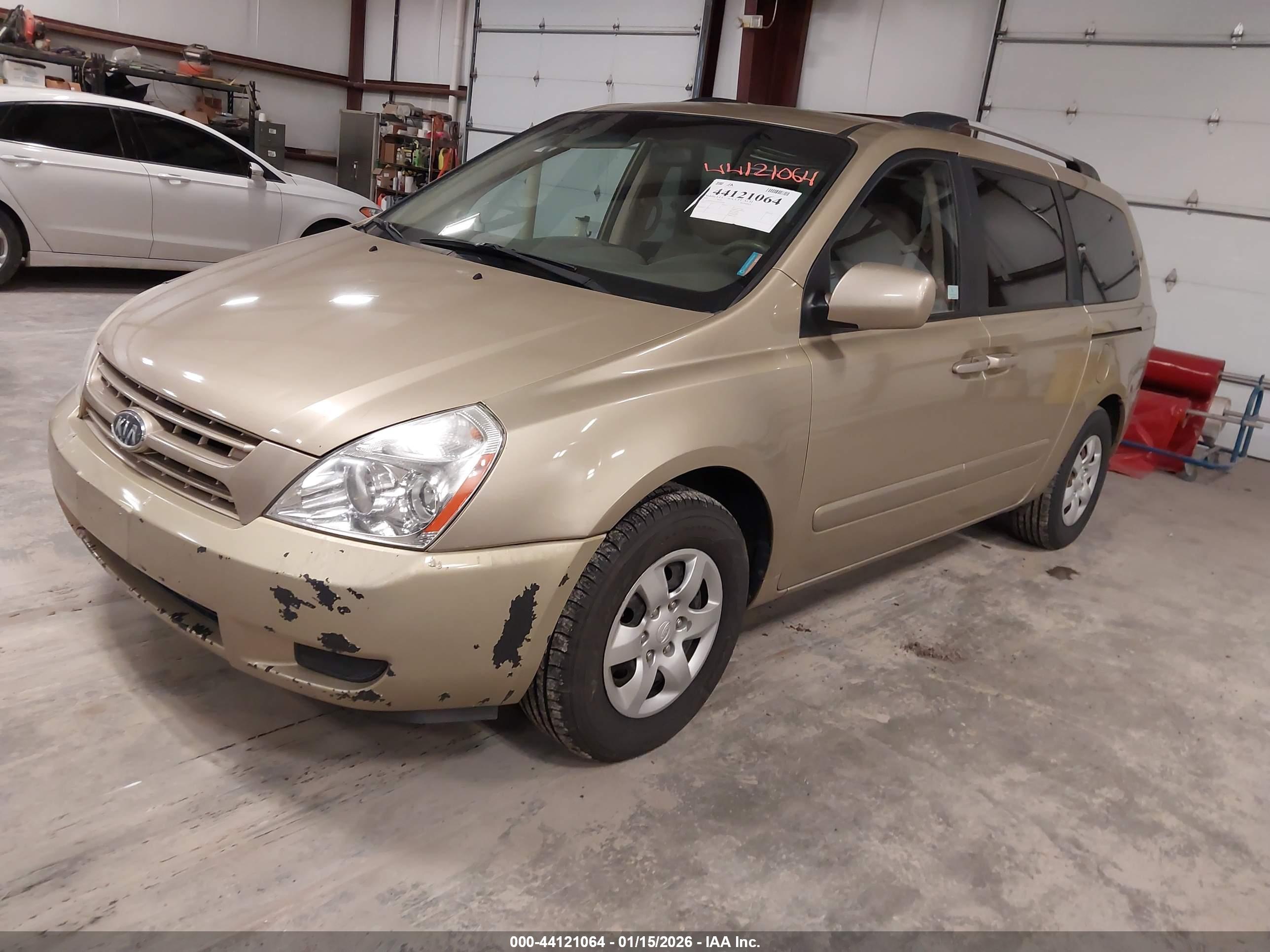 KIA SEDONA image 2