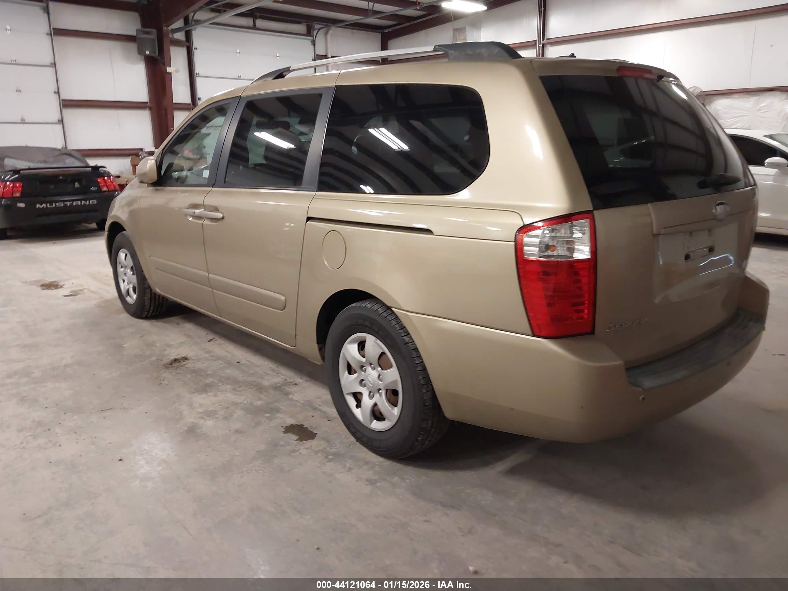 KIA SEDONA image 3