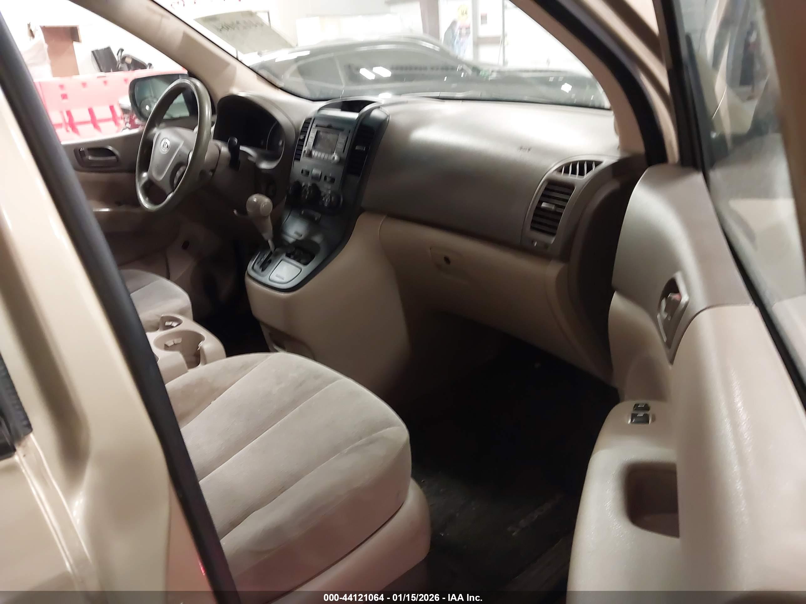 KIA SEDONA image 5