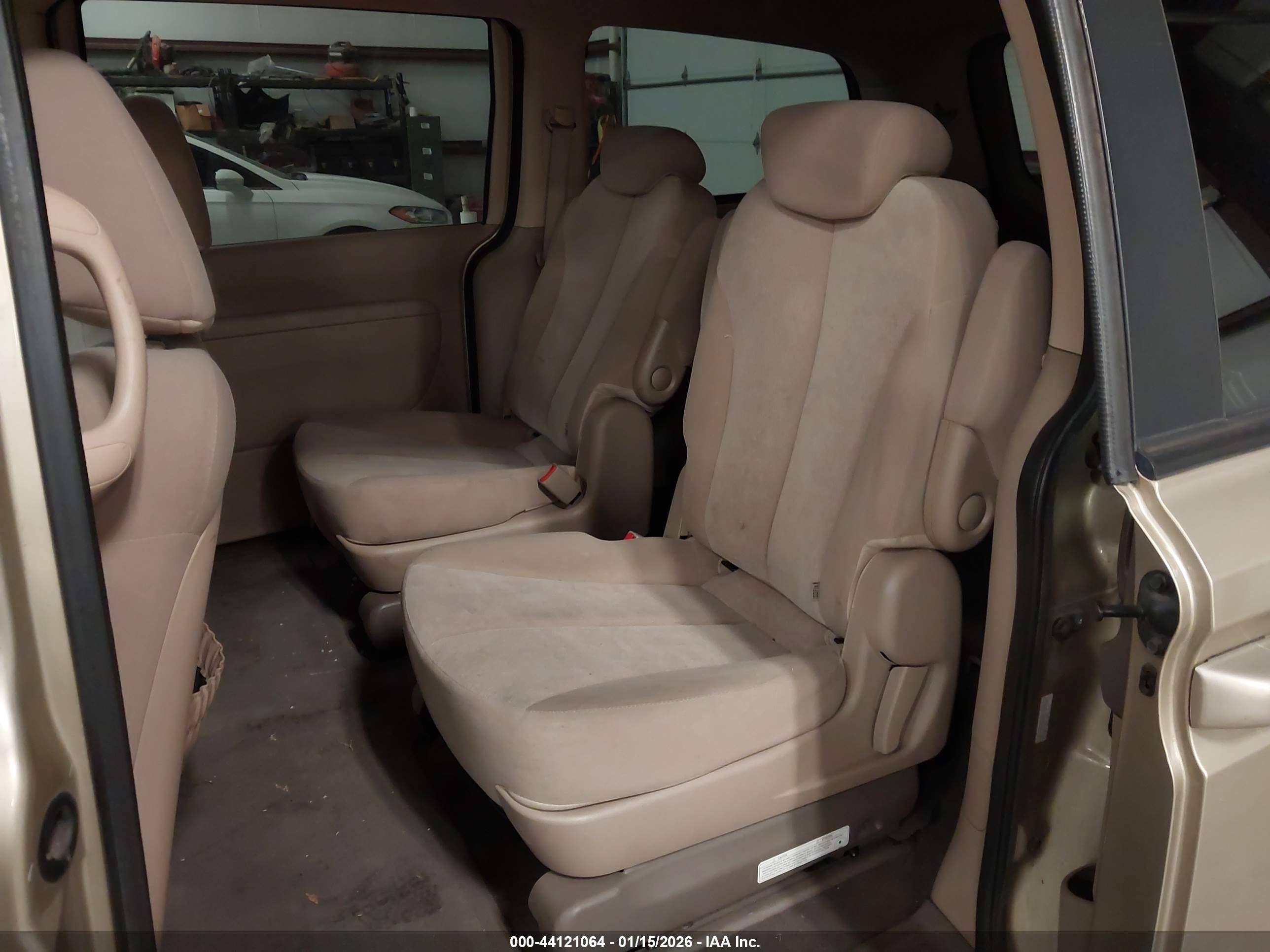 KIA SEDONA image 8
