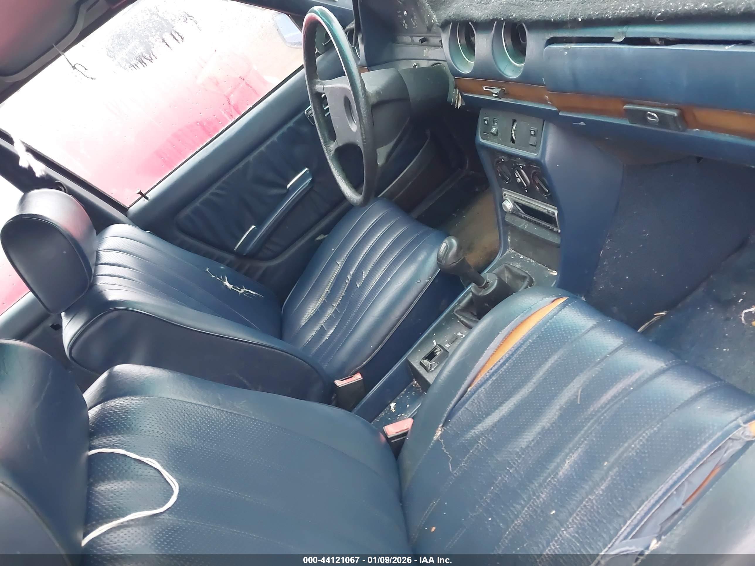 MERCEDES-BENZ 240 image 5