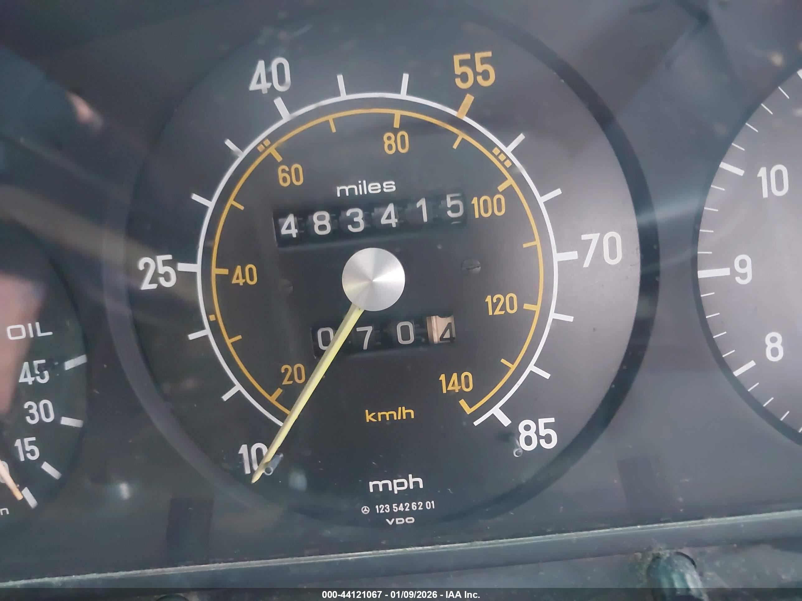 MERCEDES-BENZ 240 image 7