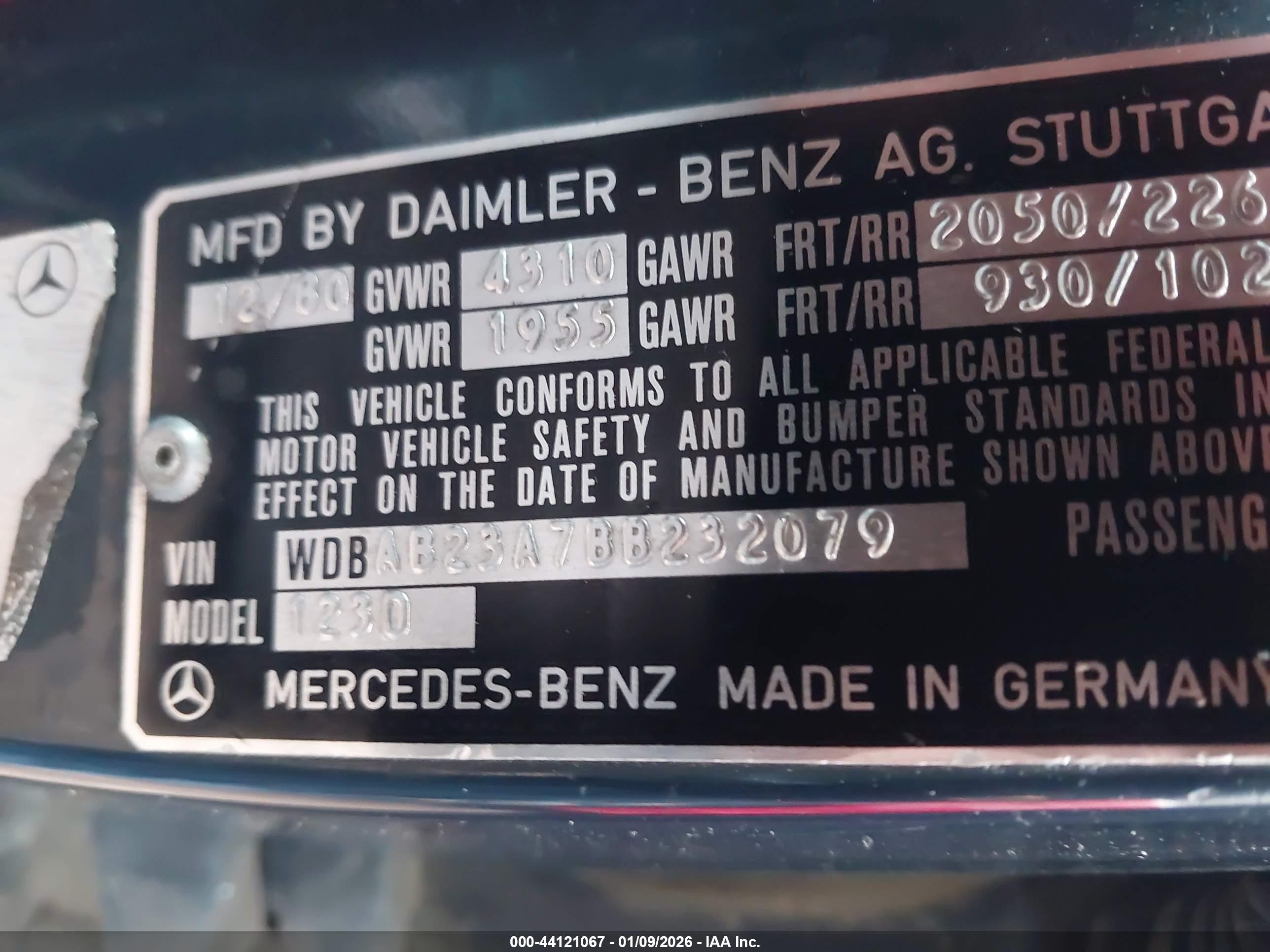 MERCEDES-BENZ 240 image 9