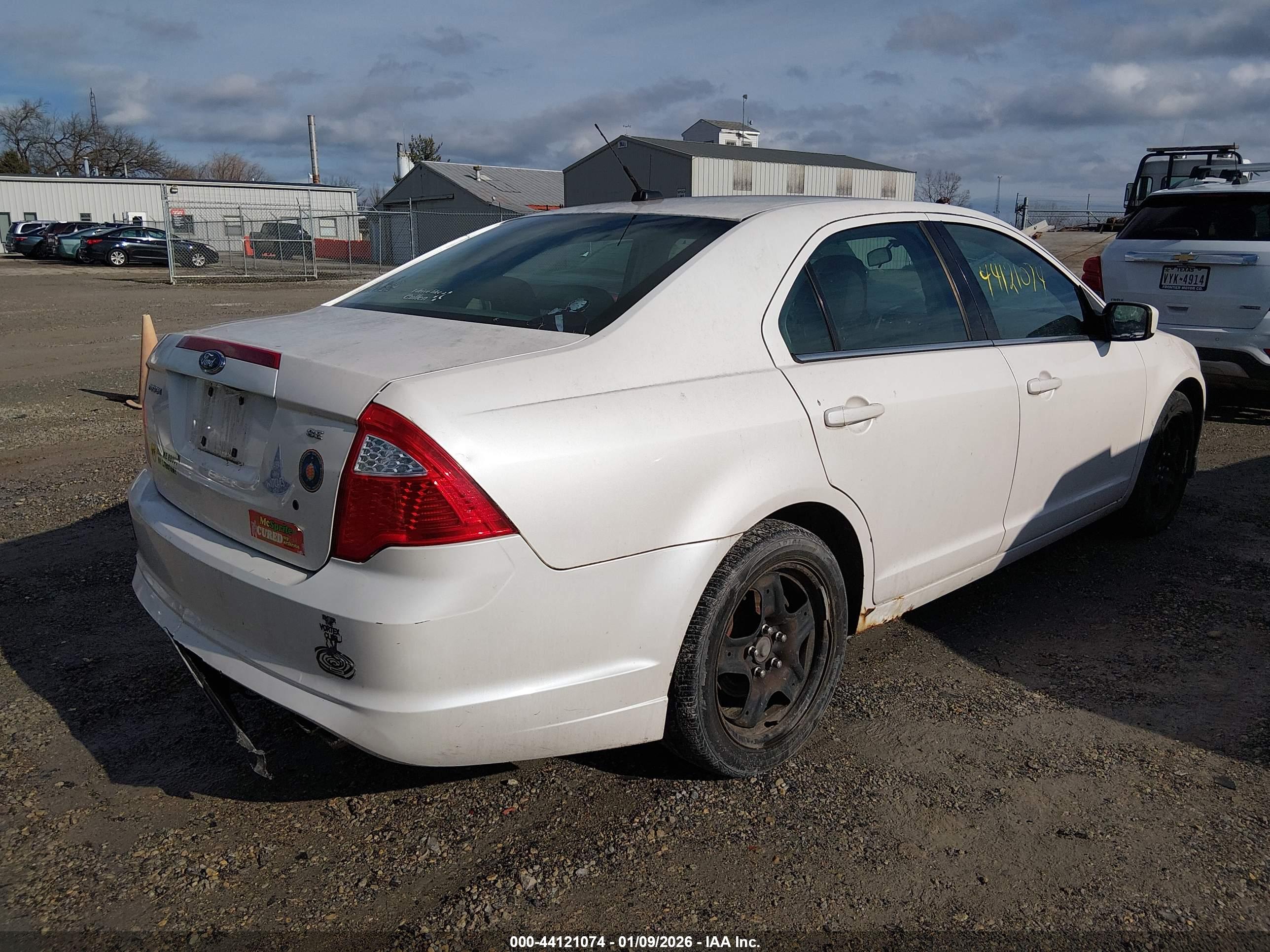 FORD FUSION image 4