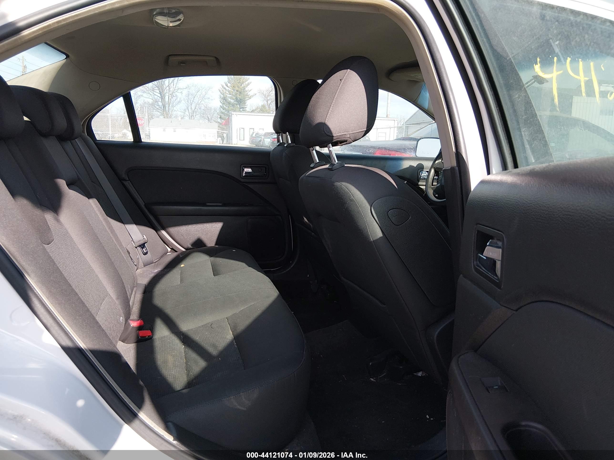 FORD FUSION image 8