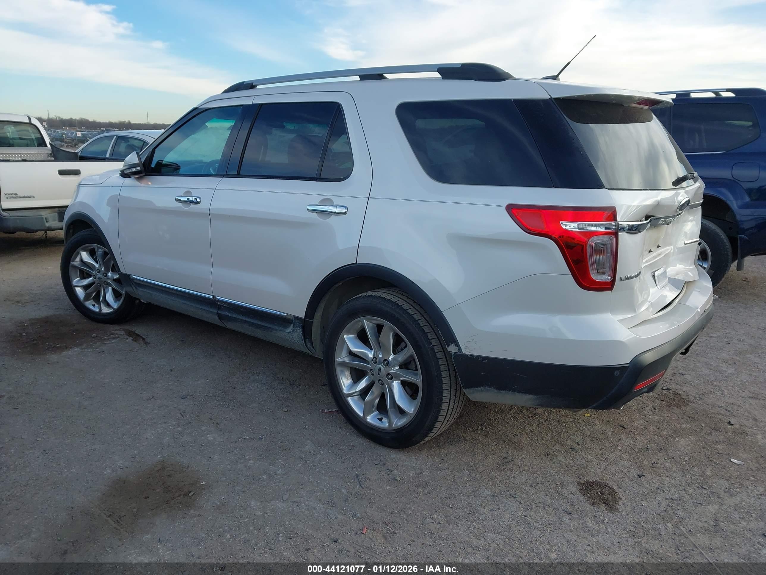 FORD EXPLORER image 3
