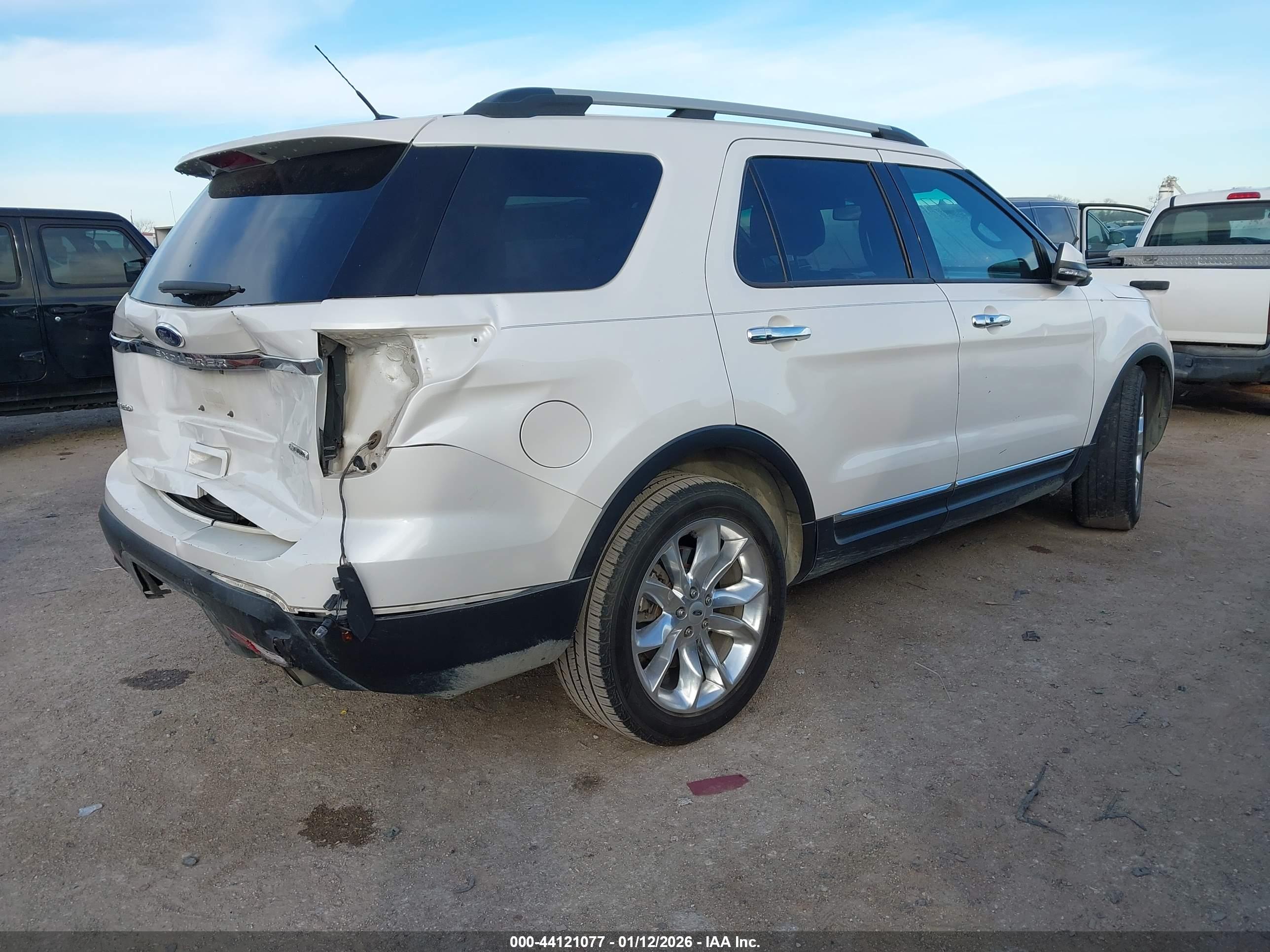 FORD EXPLORER image 4