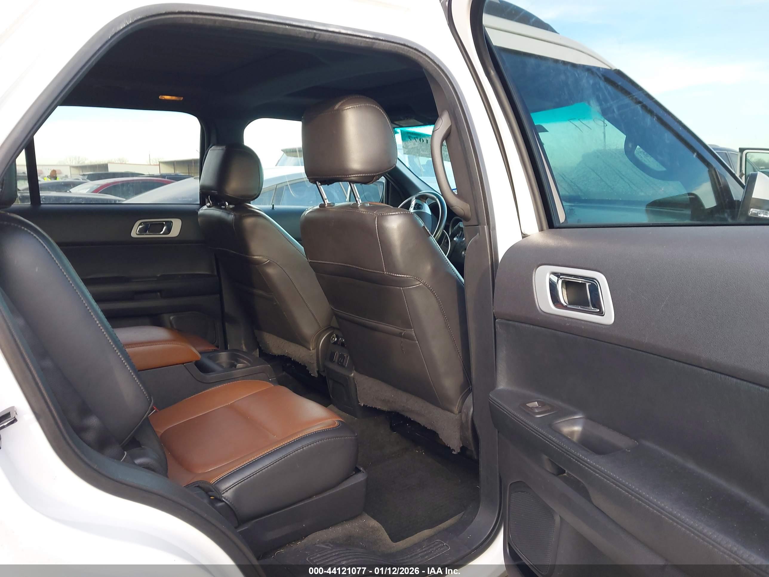 FORD EXPLORER image 8