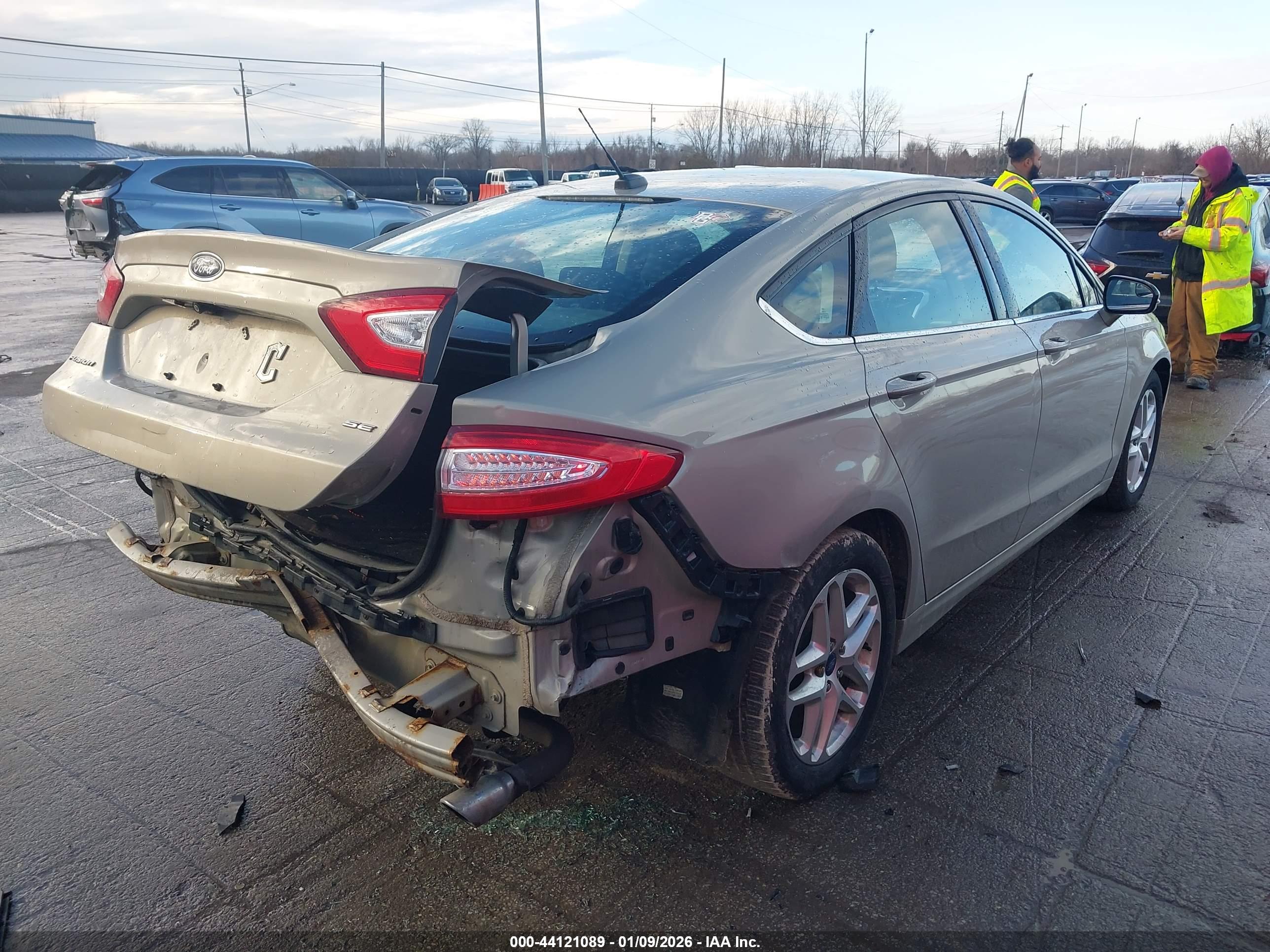 FORD FUSION image 4