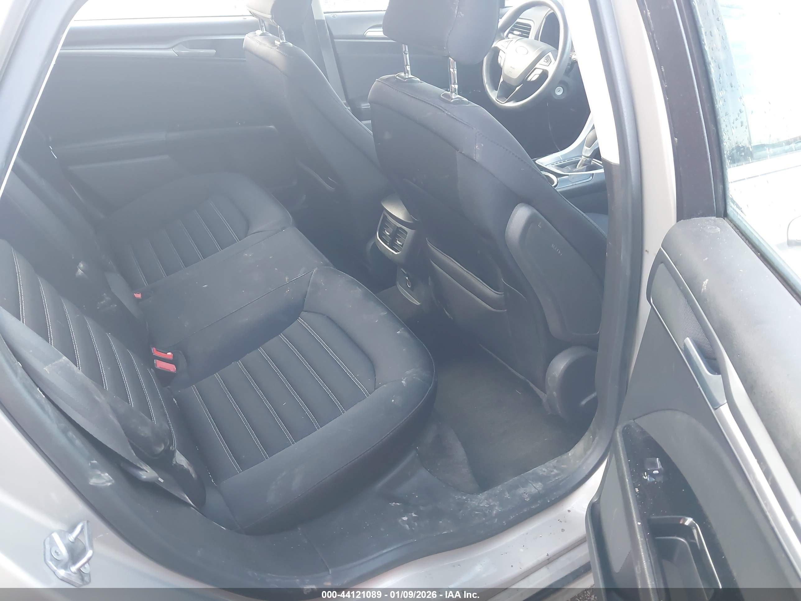 FORD FUSION image 8