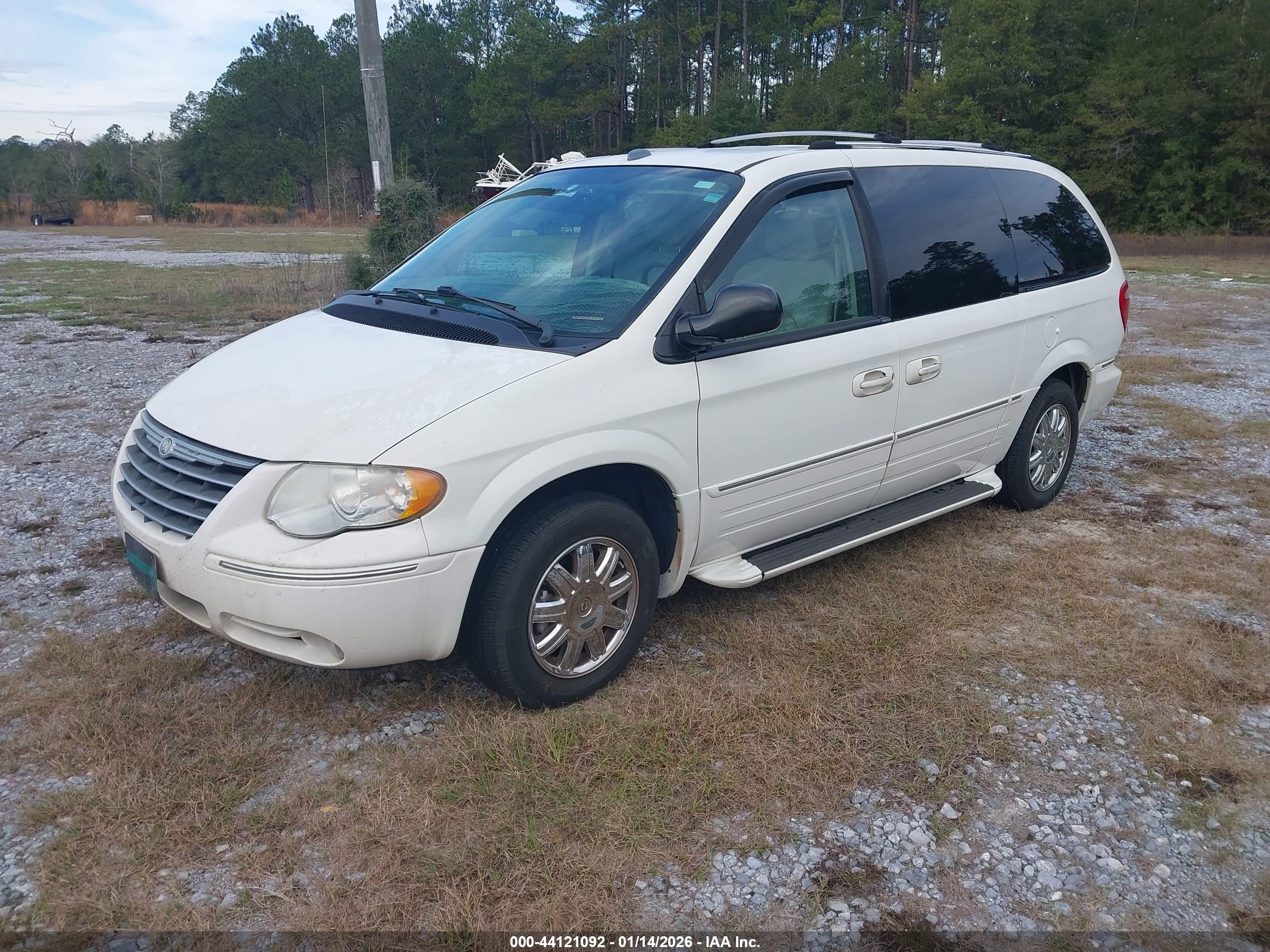 CHRYSLER TOWN image 2
